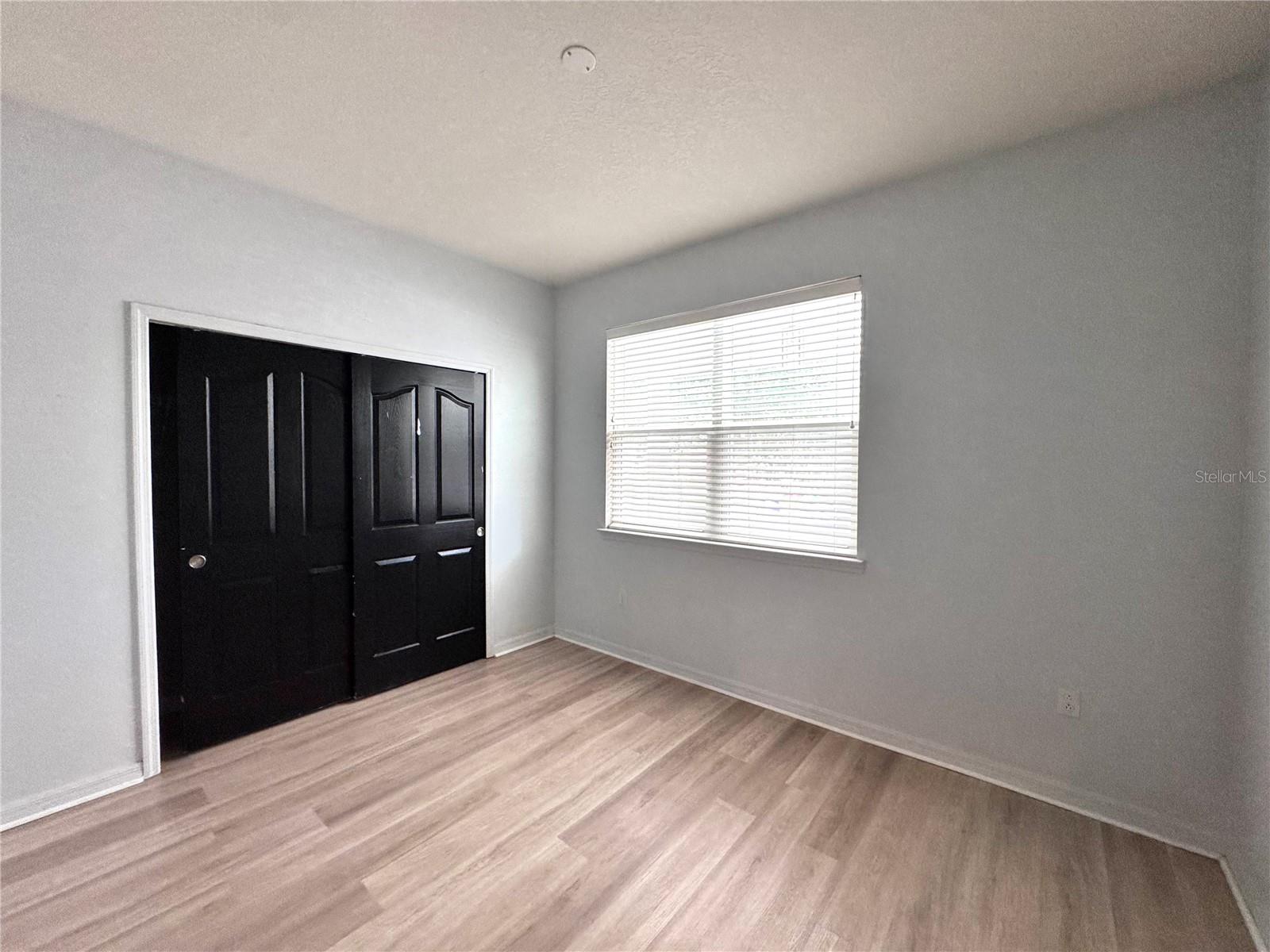 Image 18 of 31 For 11860 Thatcher Avenue