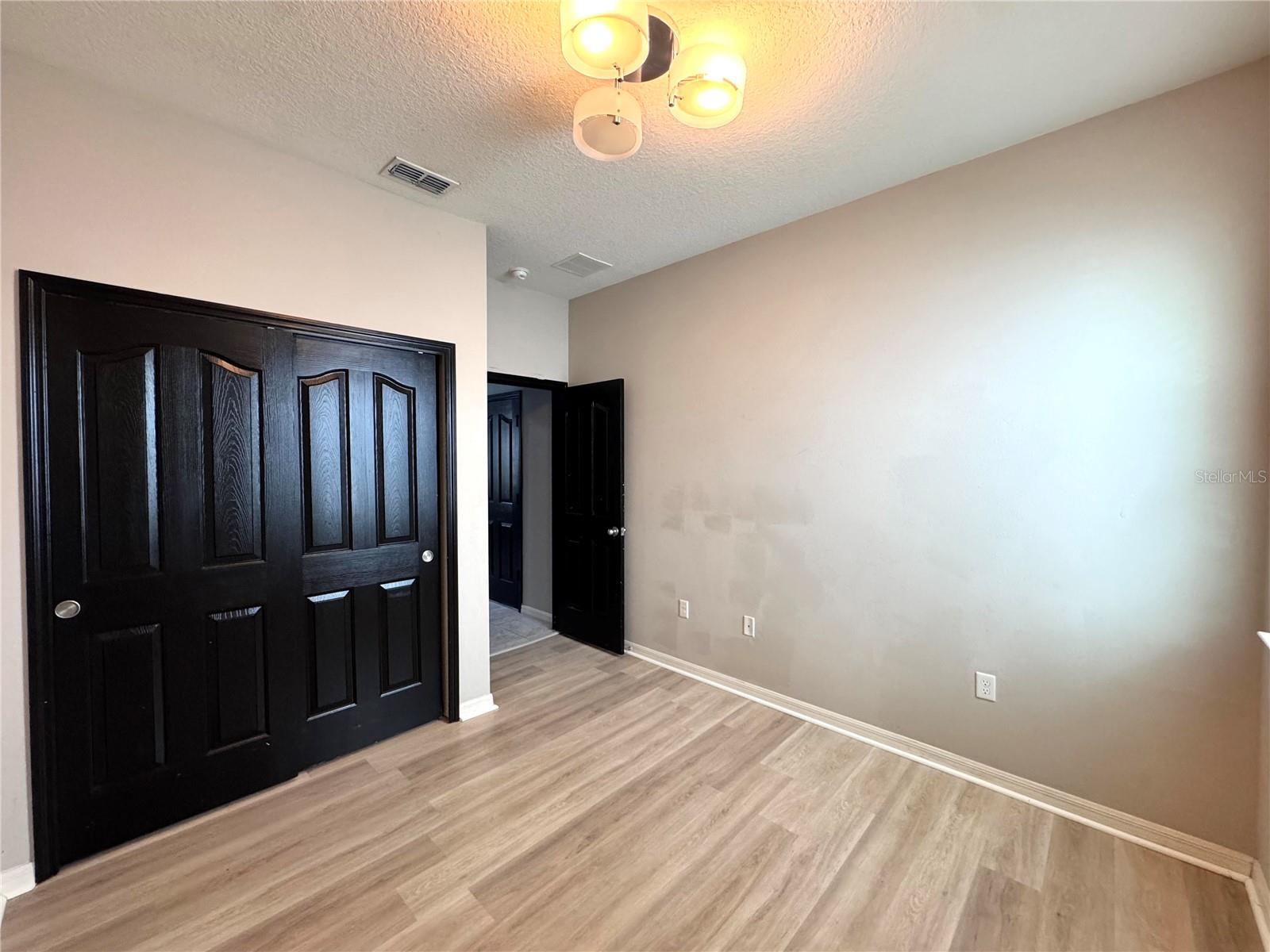 Image 20 of 31 For 11860 Thatcher Avenue