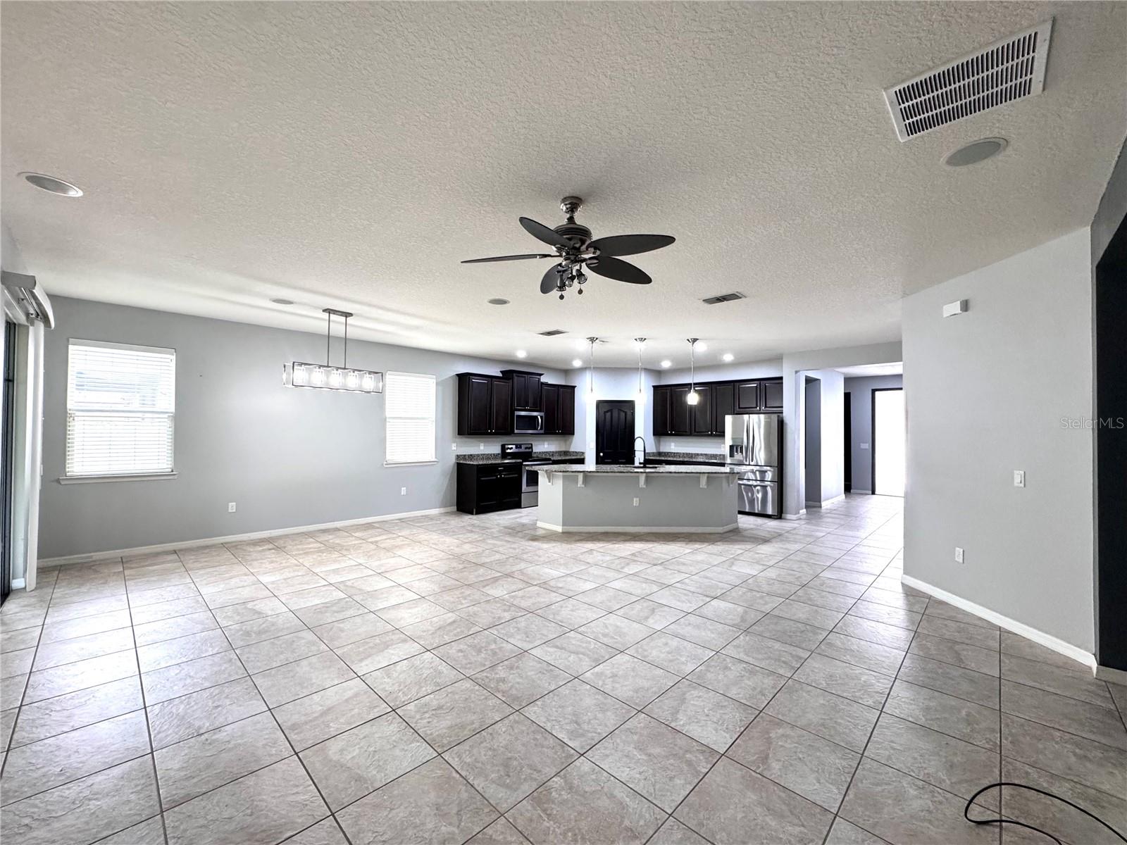 Image 4 of 31 For 11860 Thatcher Avenue