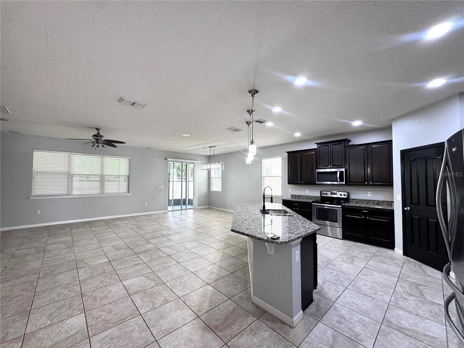 Image 6 of 31 For 11860 Thatcher Avenue
