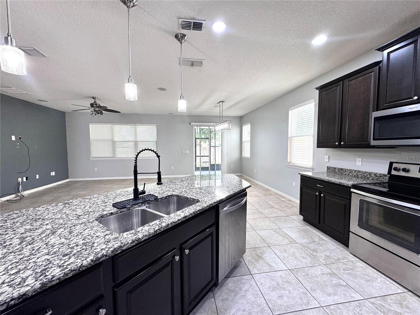 Image 8 of 31 For 11860 Thatcher Avenue