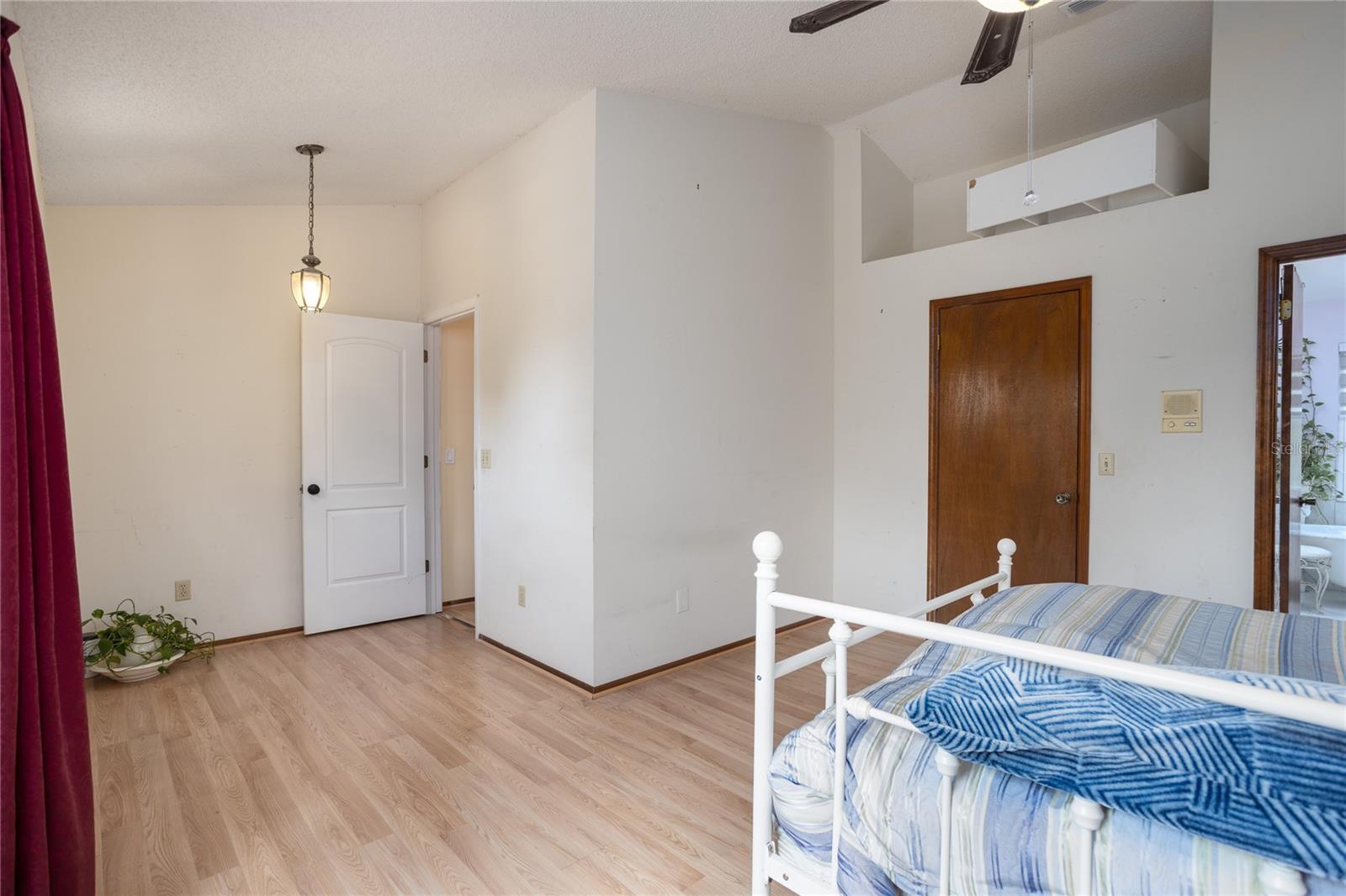 Image 16 of 34 For 5009 Scarsdale Manor Lane