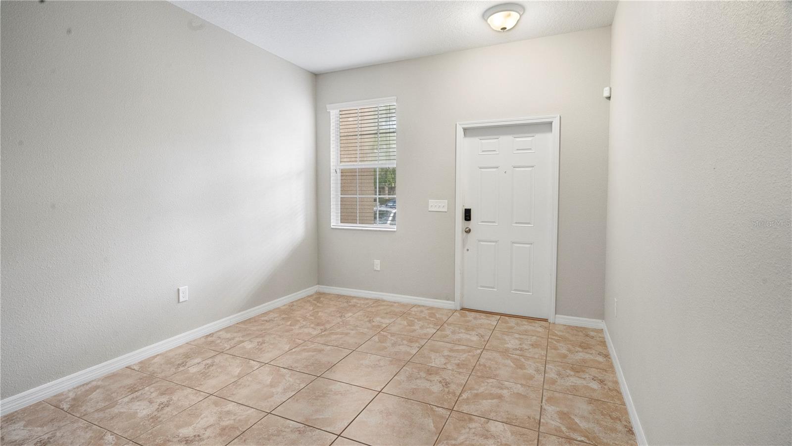 Image 17 of 27 For 11163 Savannah Landing Circle
