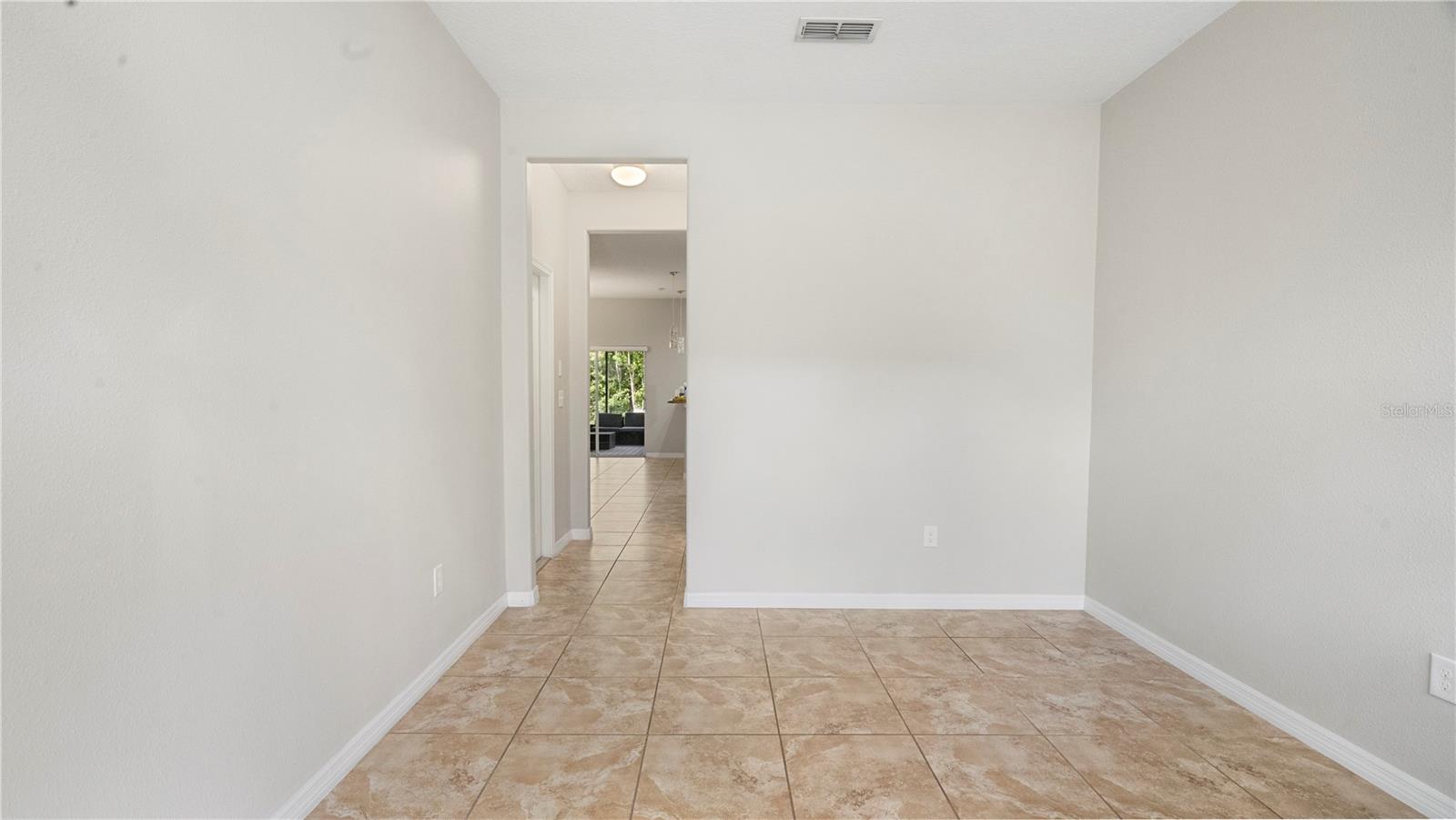 Image 18 of 27 For 11163 Savannah Landing Circle