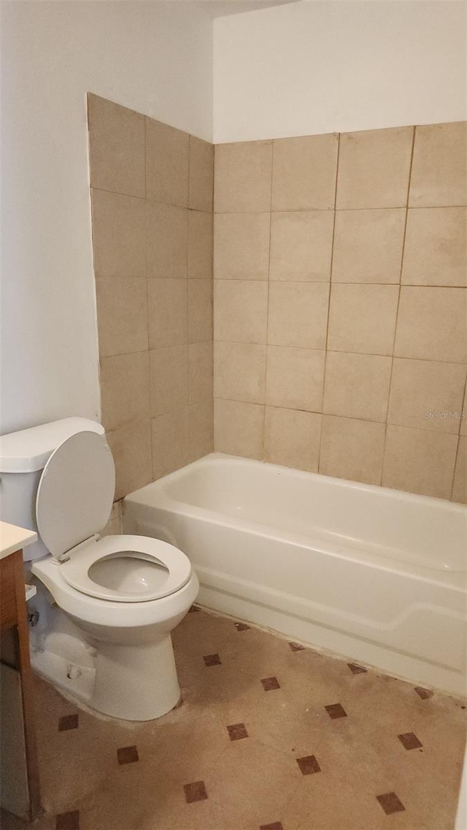 Image 14 of 35 For 3838 Bay Club Circle 103