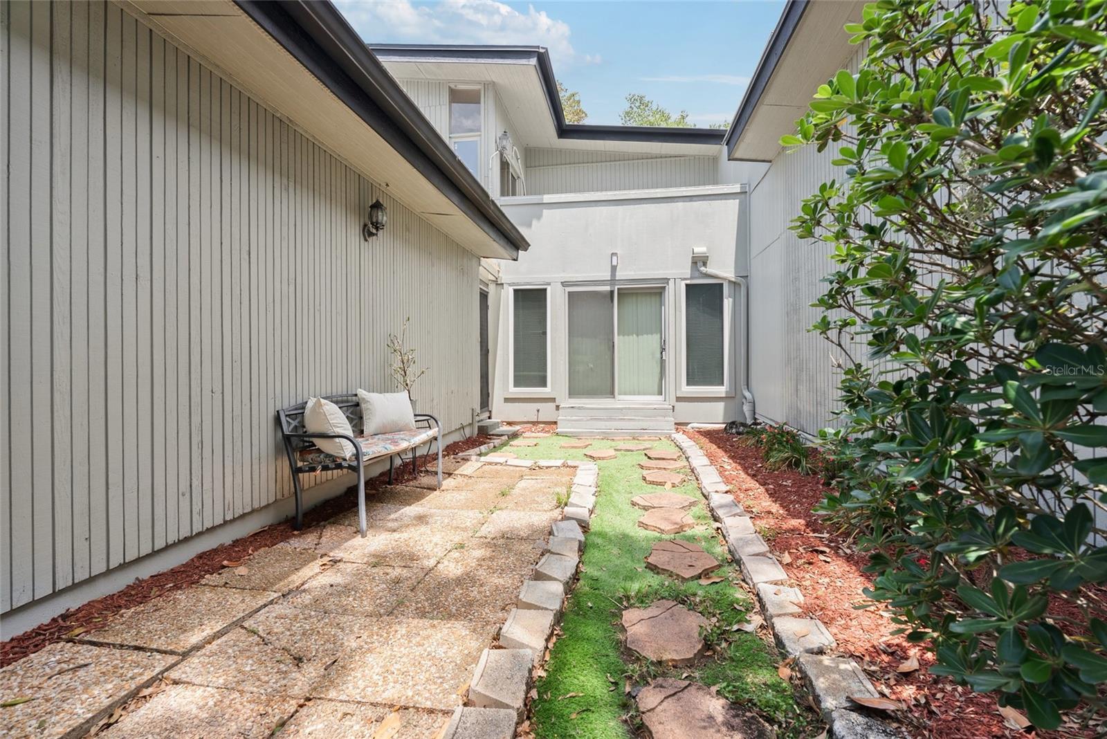 Image 2 of 30 For 1923 Lake Alden Drive A
