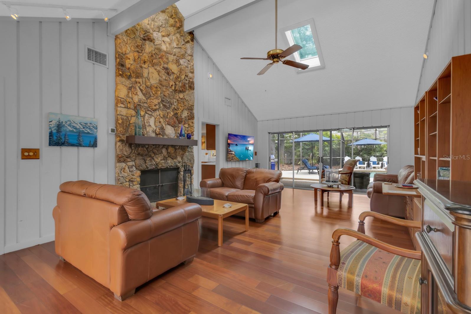 Image 10 of 71 For 318 Valley Drive