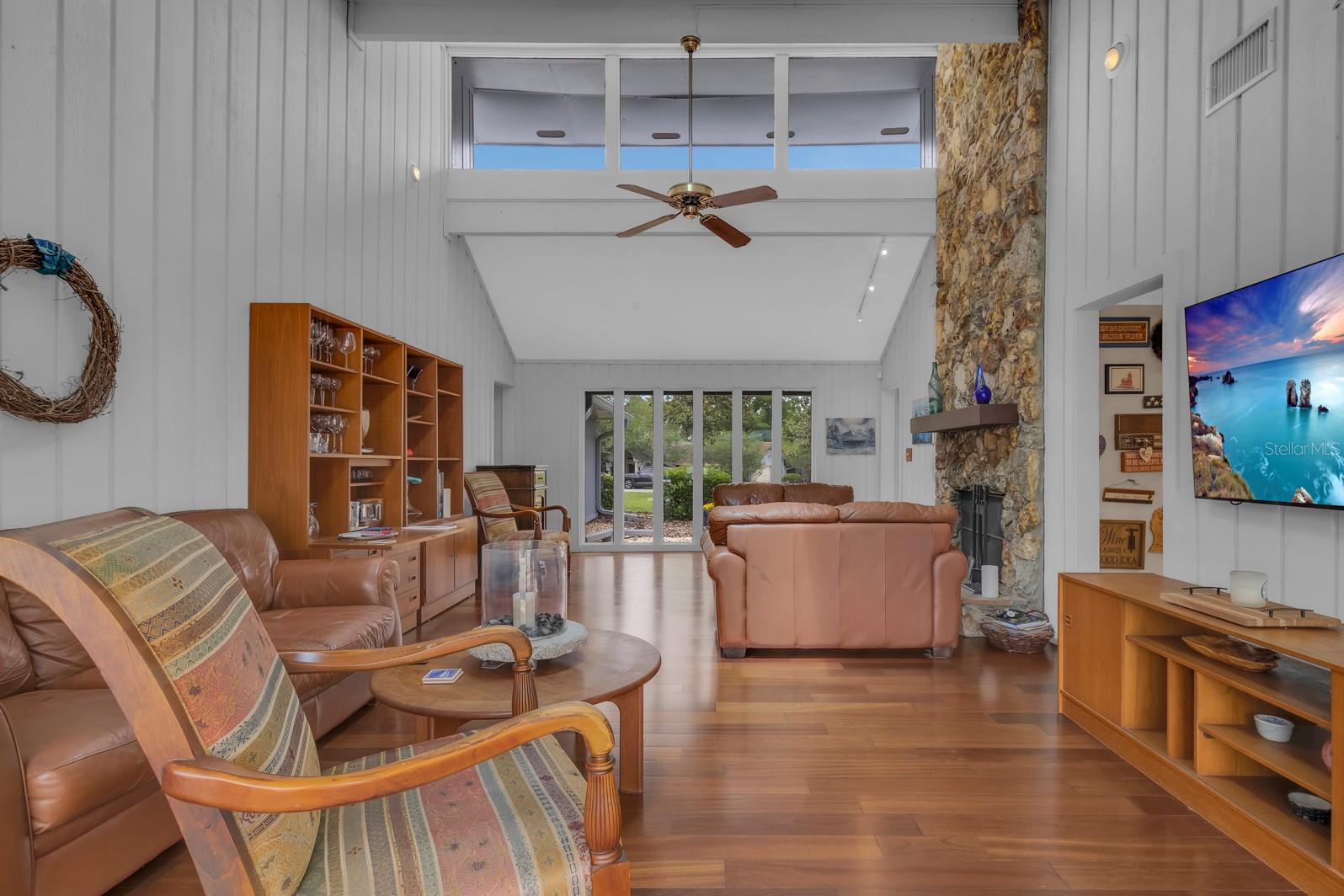 Image 11 of 71 For 318 Valley Drive