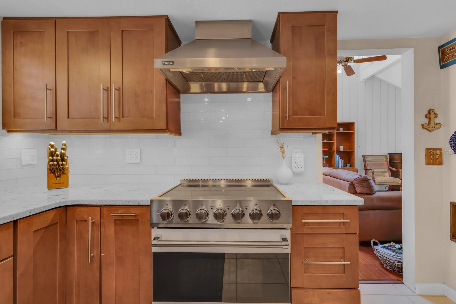 Image 18 of 71 For 318 Valley Drive