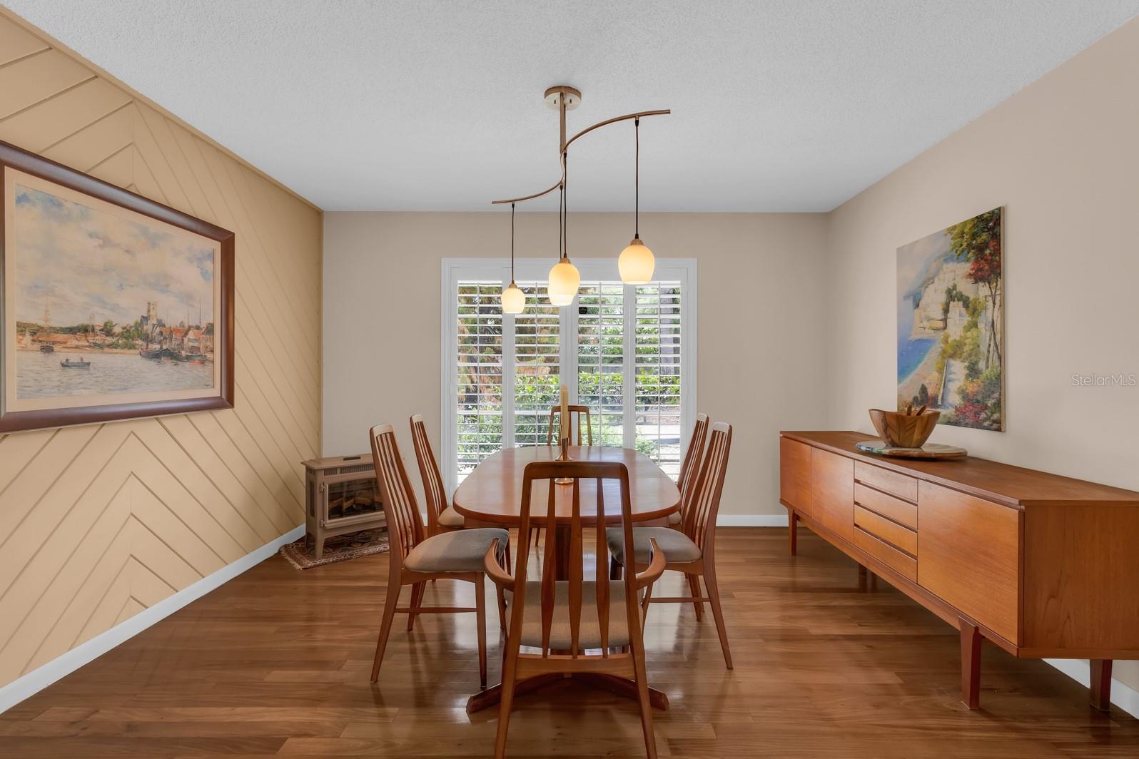 Image 19 of 71 For 318 Valley Drive