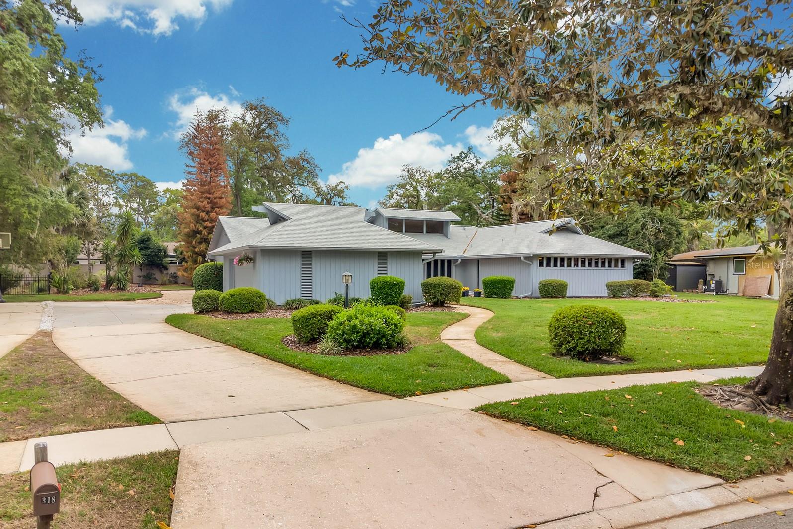 Image 2 of 71 For 318 Valley Drive