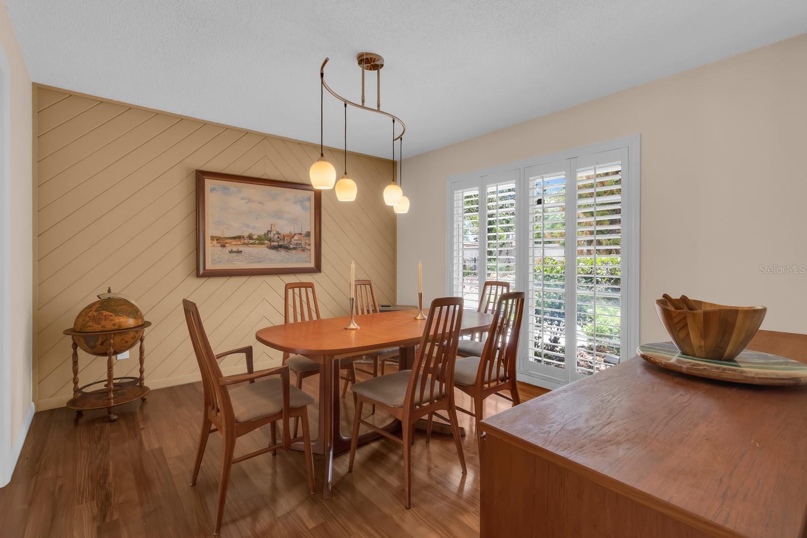 Image 20 of 71 For 318 Valley Drive