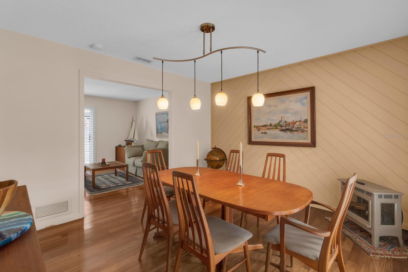 Image 21 of 71 For 318 Valley Drive