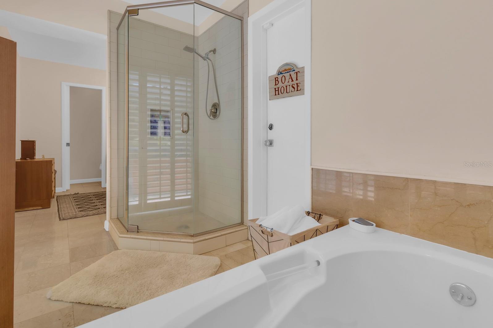 Image 33 of 71 For 318 Valley Drive