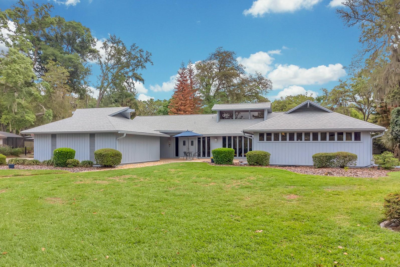 Image 4 of 71 For 318 Valley Drive