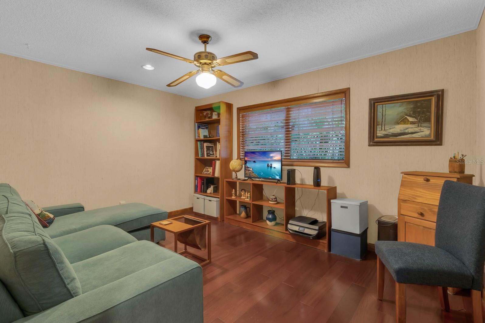 Image 40 of 71 For 318 Valley Drive