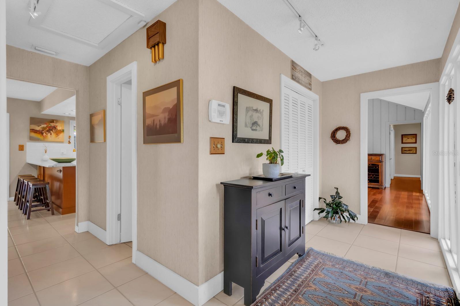 Image 6 of 71 For 318 Valley Drive