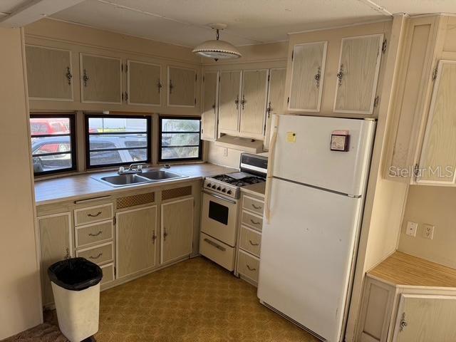 Image 2 of 9 For 3000 Clarcona Road 465