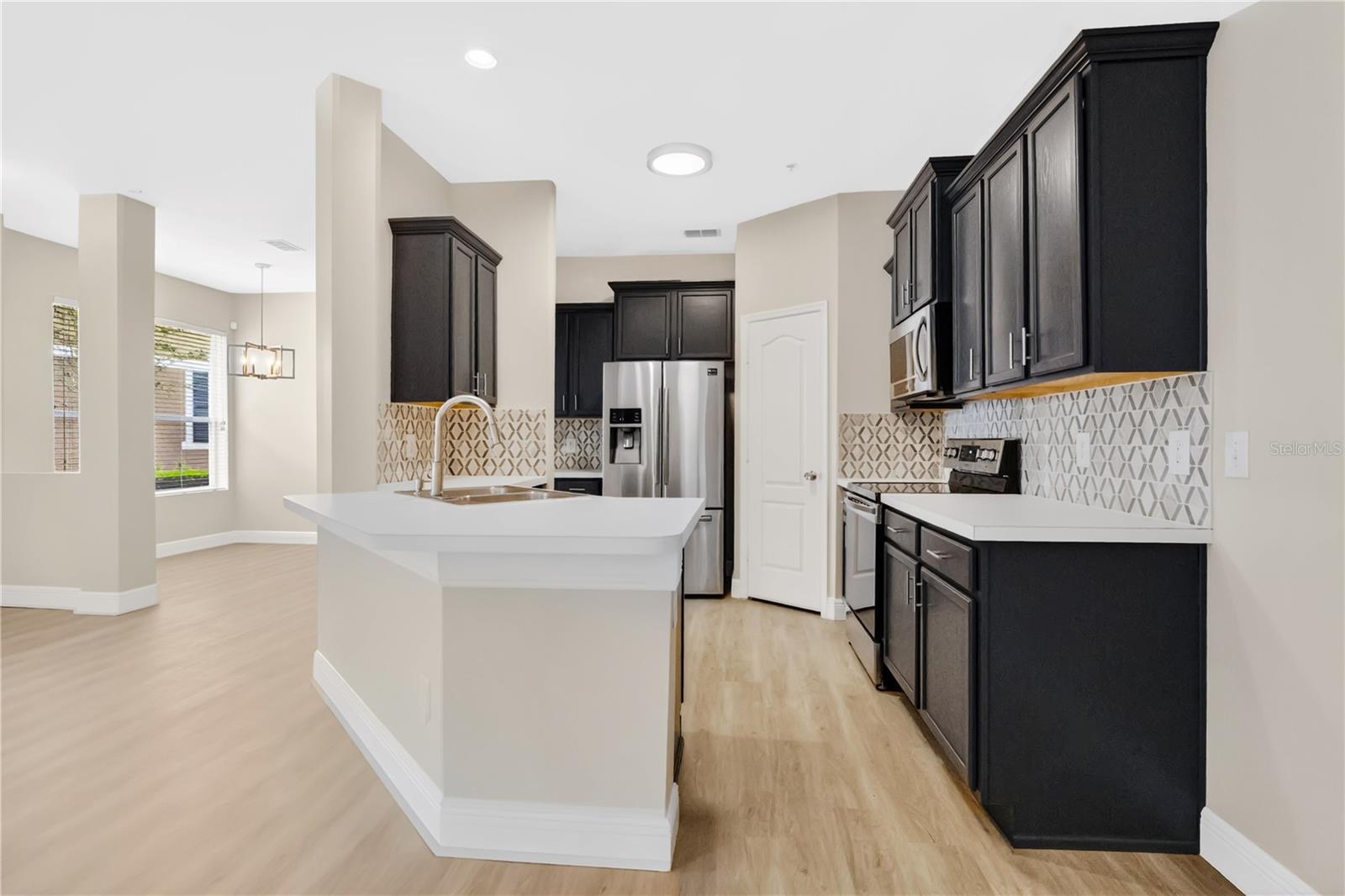 Image 11 of 36 For 15357 Oak Apple Court 4c