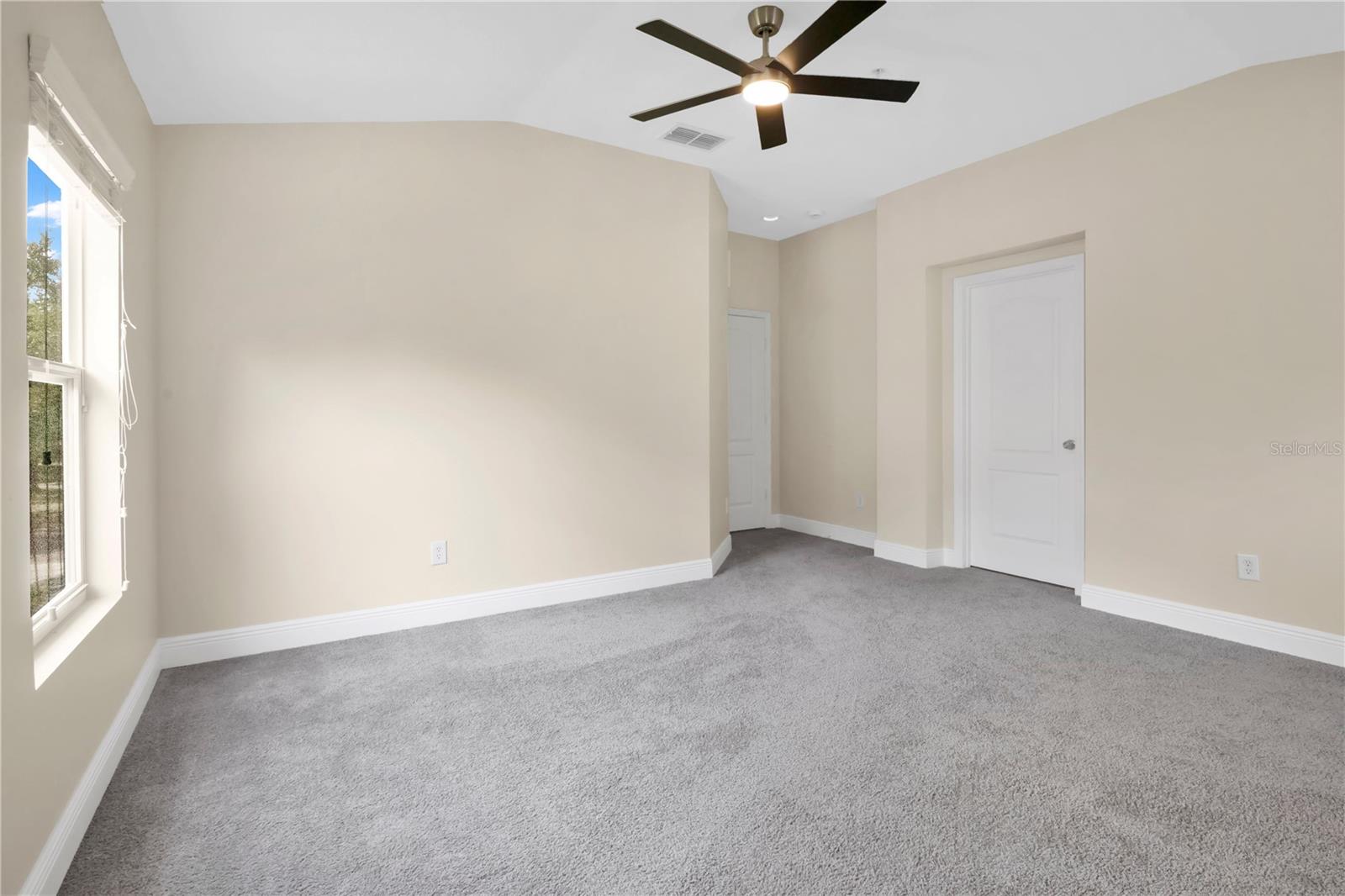 Image 15 of 36 For 15357 Oak Apple Court 4c