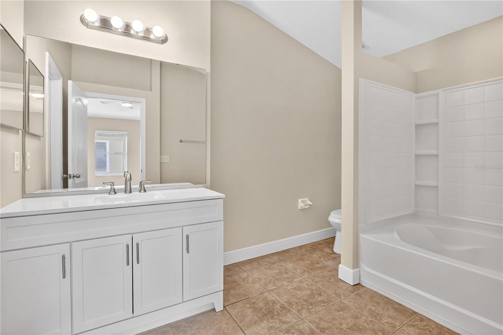 Image 16 of 36 For 15357 Oak Apple Court 4c