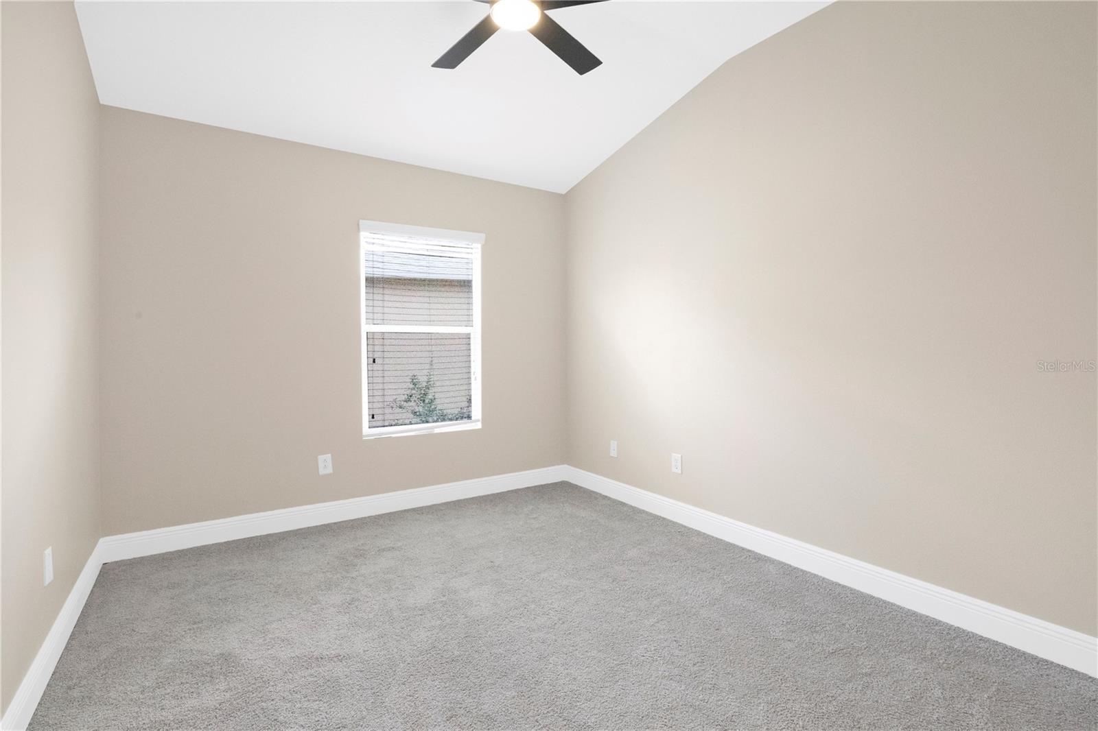 Image 21 of 36 For 15357 Oak Apple Court 4c