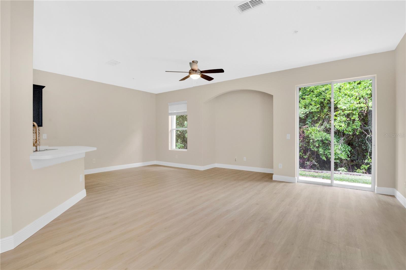 Image 6 of 36 For 15357 Oak Apple Court 4c