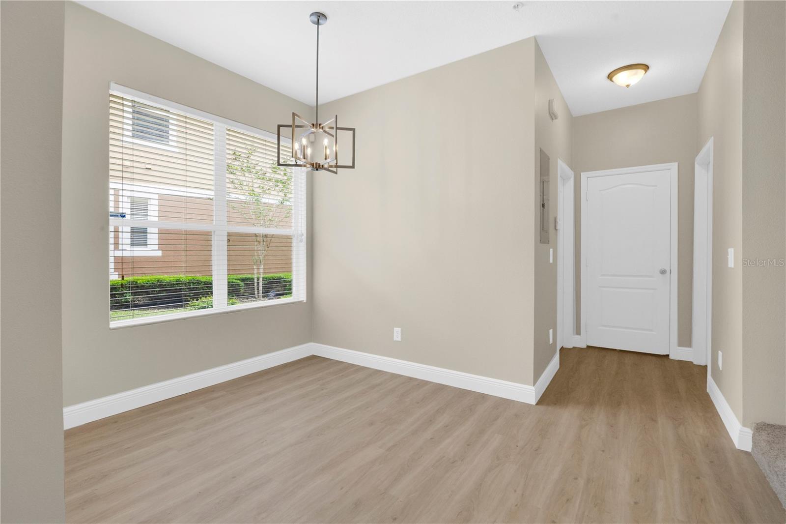 Image 9 of 36 For 15357 Oak Apple Court 4c