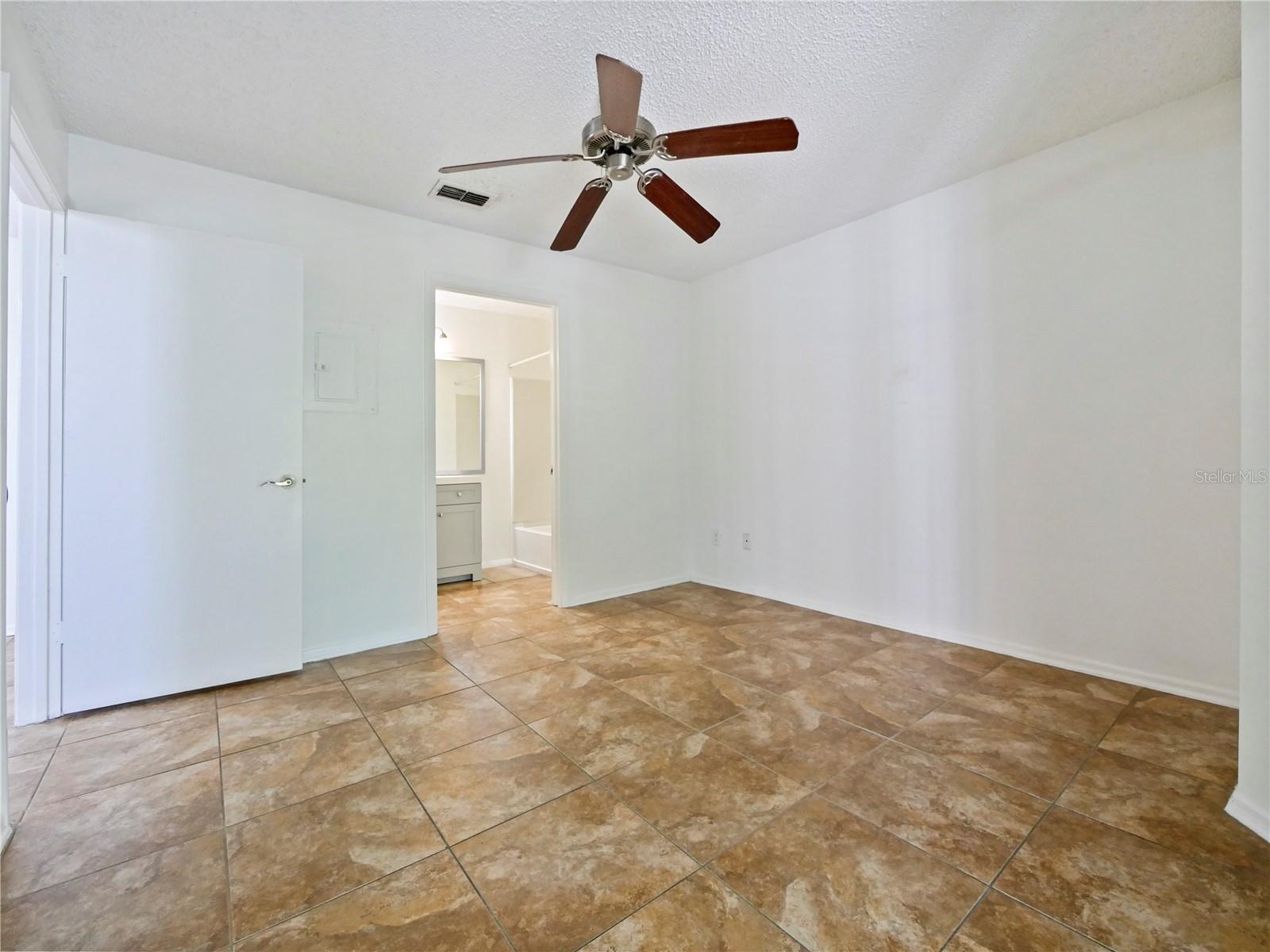 Image 10 of 23 For 2569 Grassy Point Drive 309
