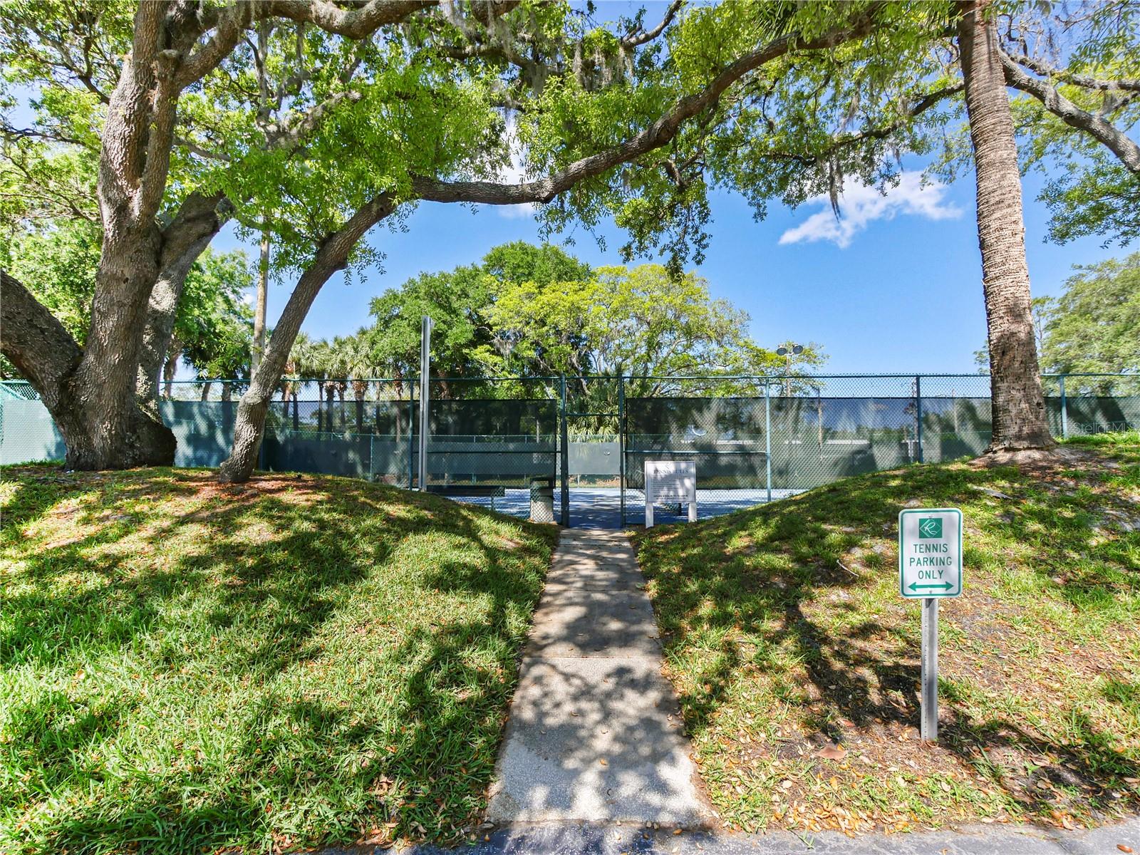 Image 16 of 23 For 2569 Grassy Point Drive 309