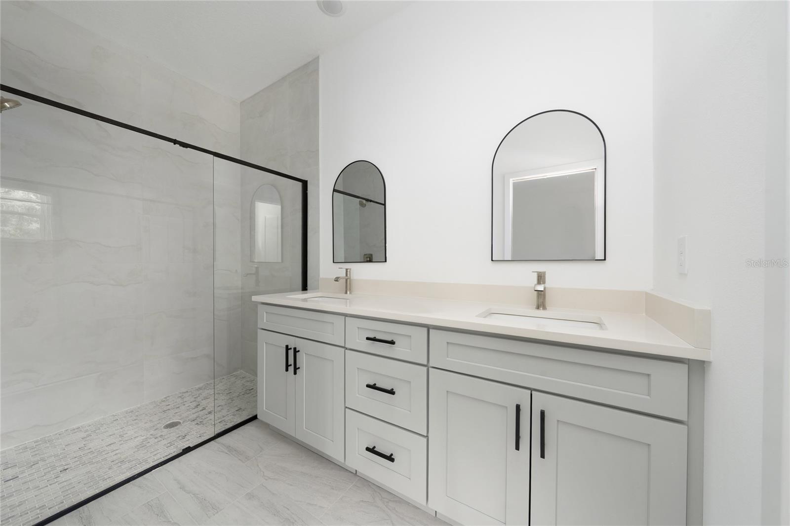 Image 15 of 26 For 406 Observatory Drive