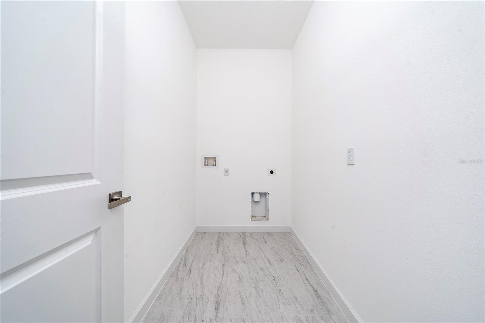 Image 19 of 26 For 406 Observatory Drive