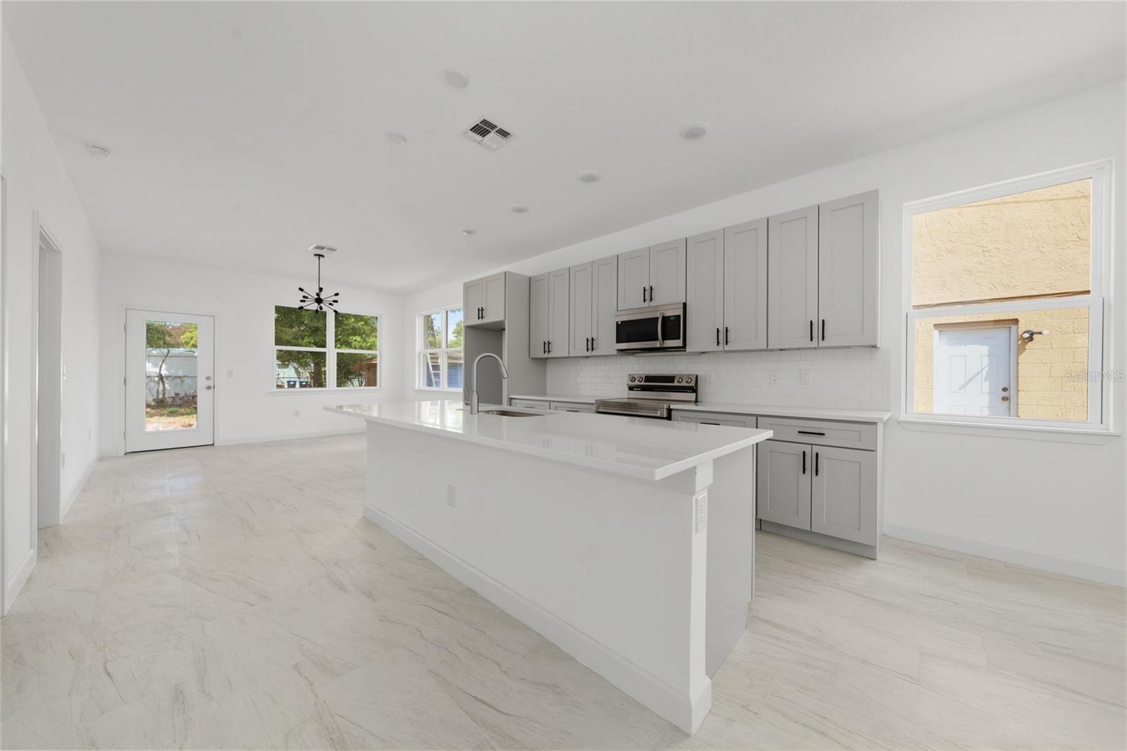 Image 4 of 26 For 406 Observatory Drive