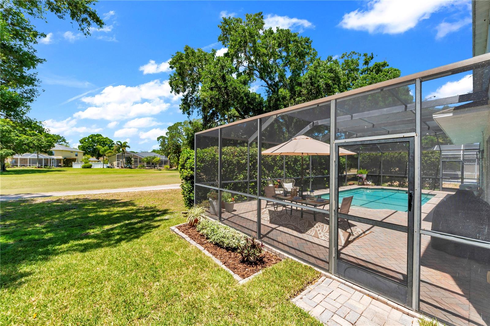 Listing photo id 10 for 16118 Muirfield Drive