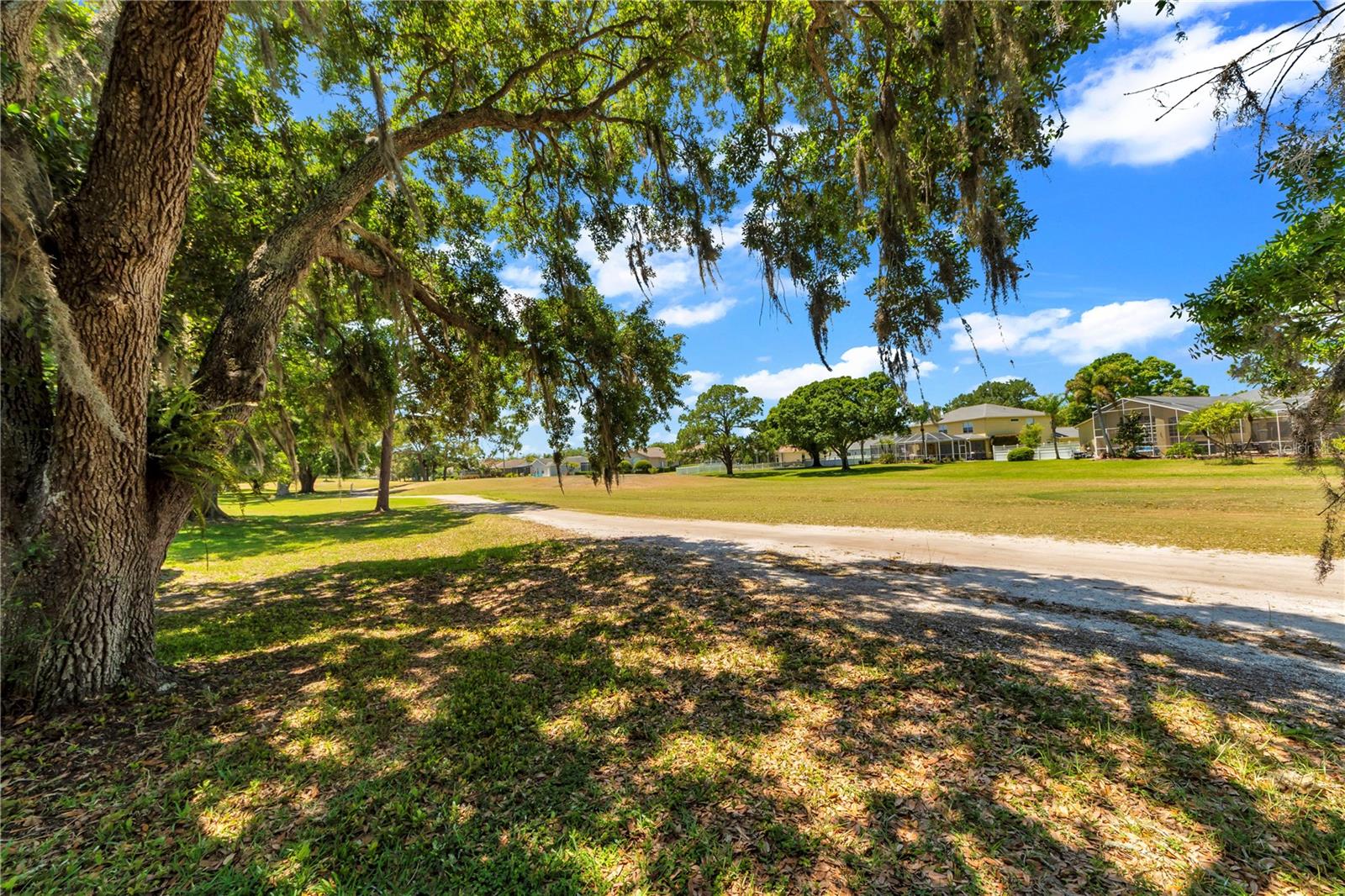 Listing photo id 11 for 16118 Muirfield Drive