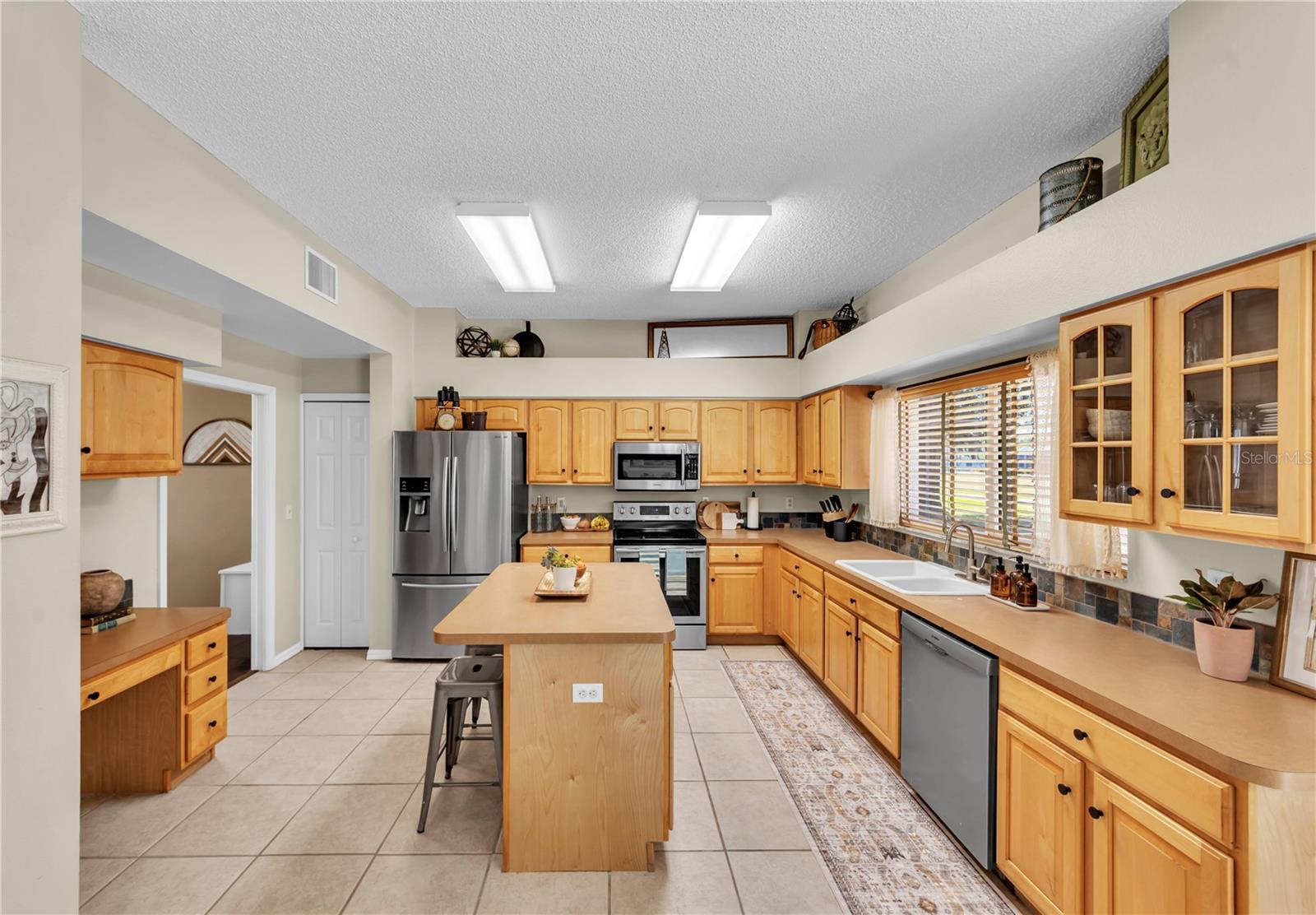 Listing photo id 20 for 16118 Muirfield Drive