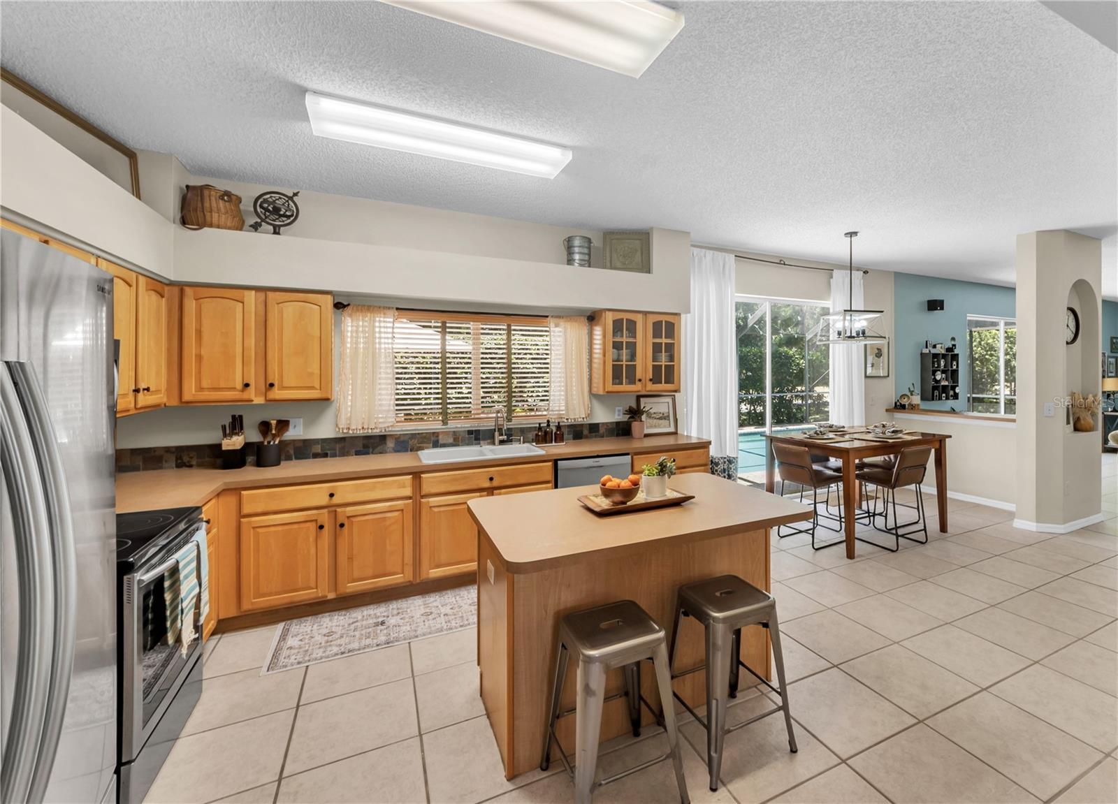 Listing photo id 21 for 16118 Muirfield Drive