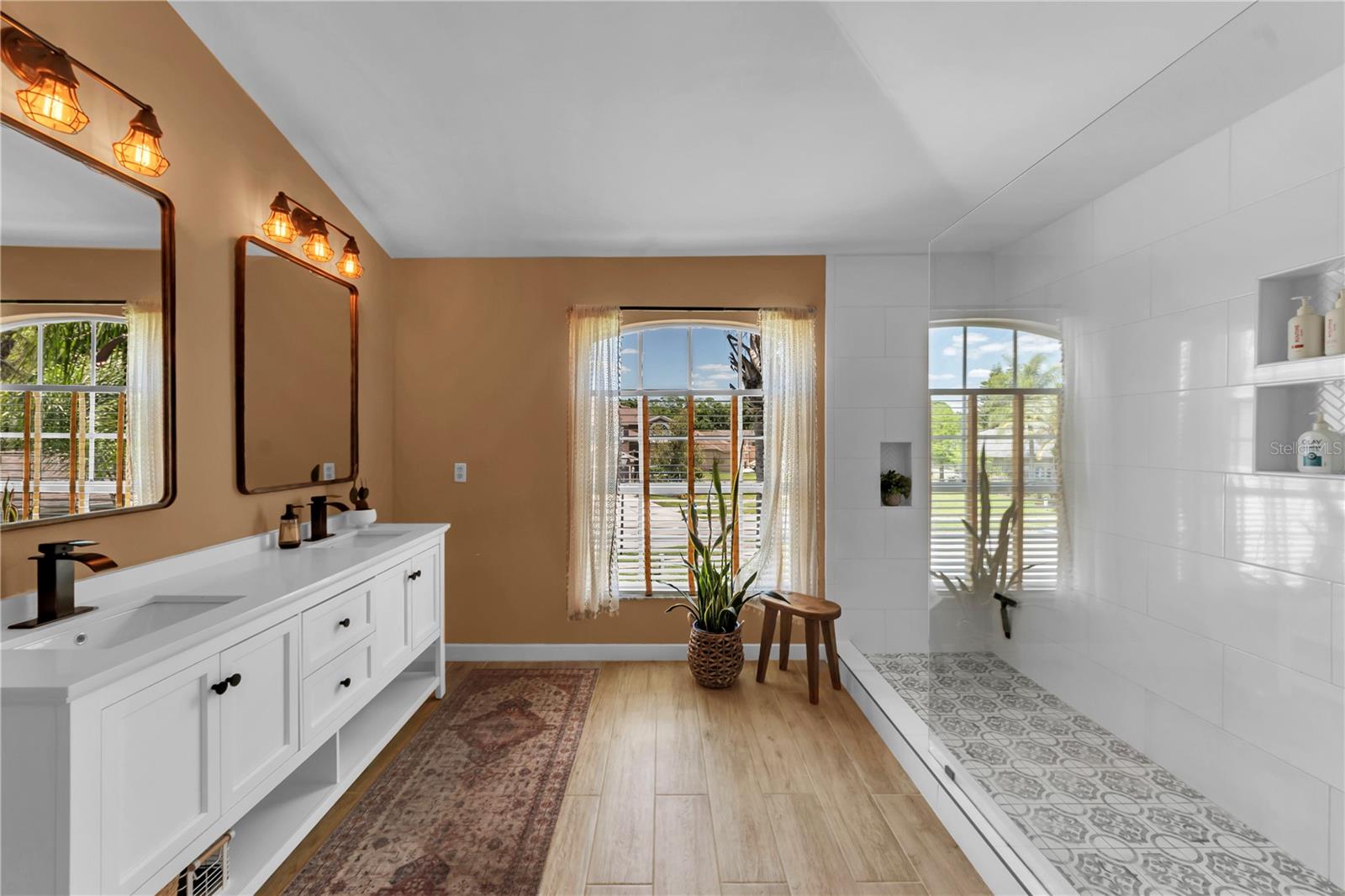 Listing photo id 26 for 16118 Muirfield Drive