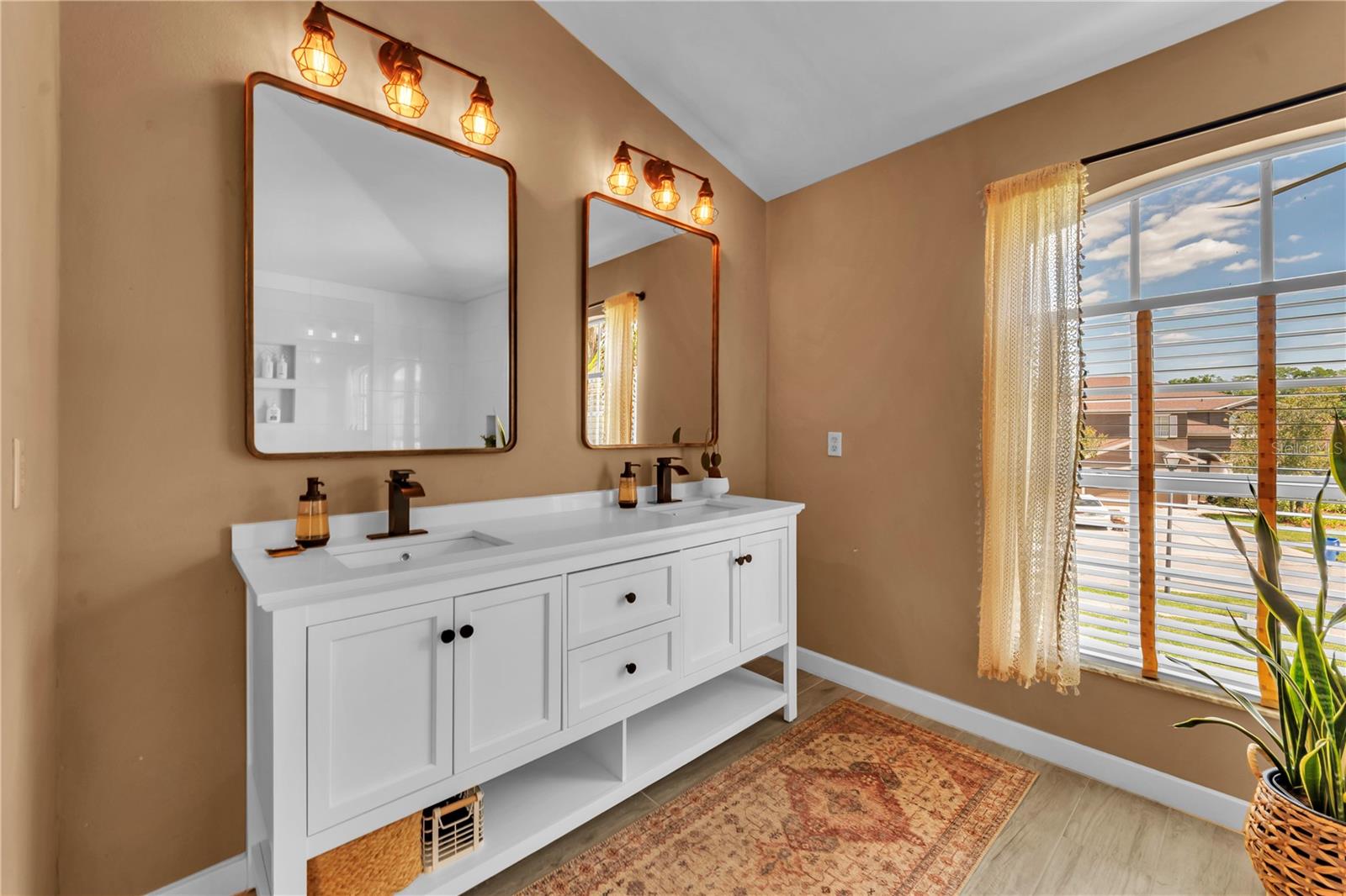 Listing photo id 28 for 16118 Muirfield Drive