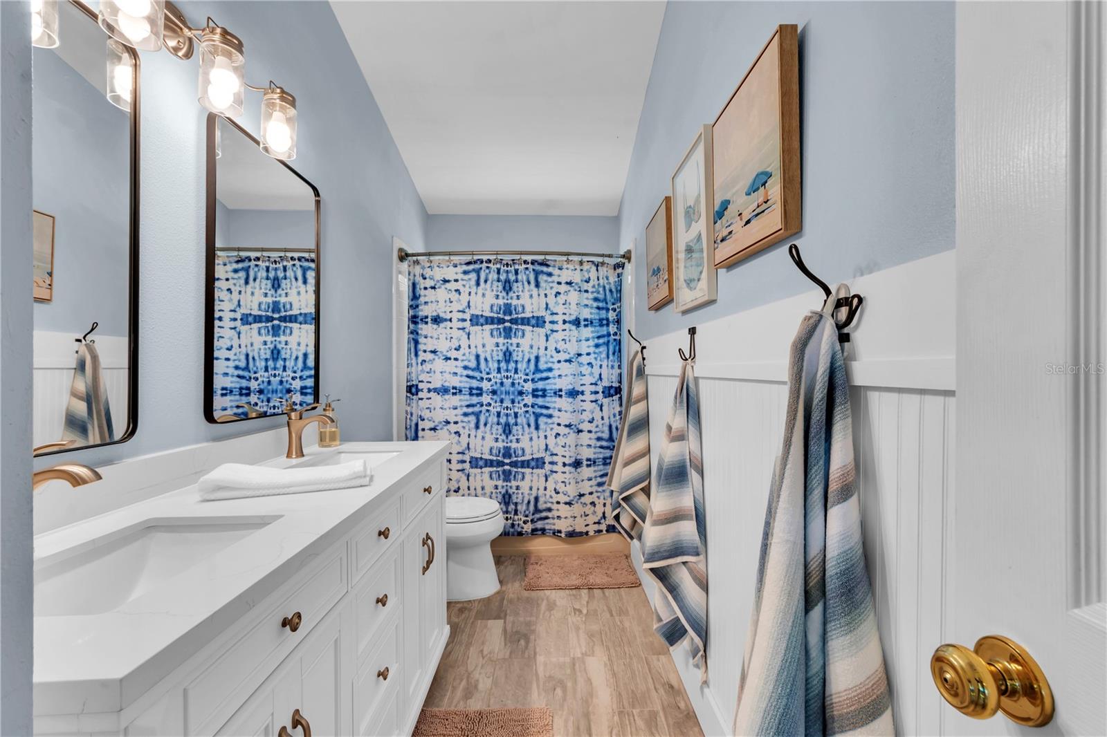 Listing photo id 33 for 16118 Muirfield Drive