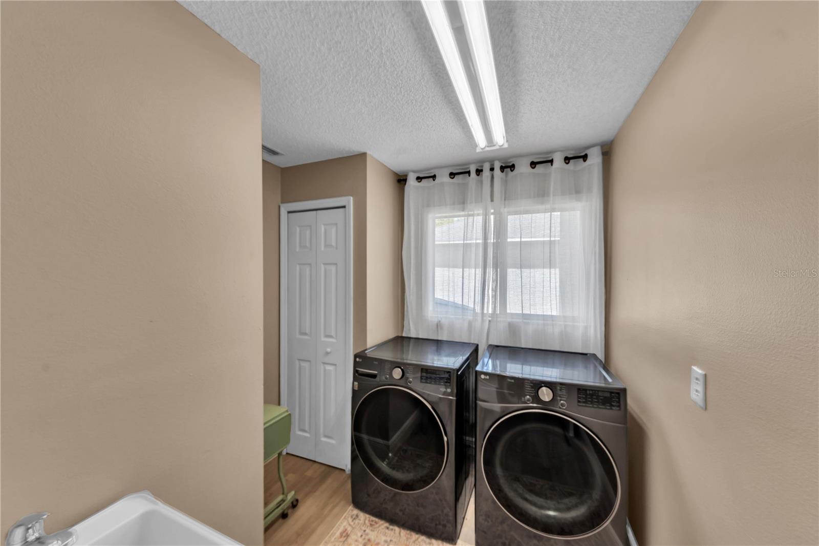 Listing photo id 37 for 16118 Muirfield Drive