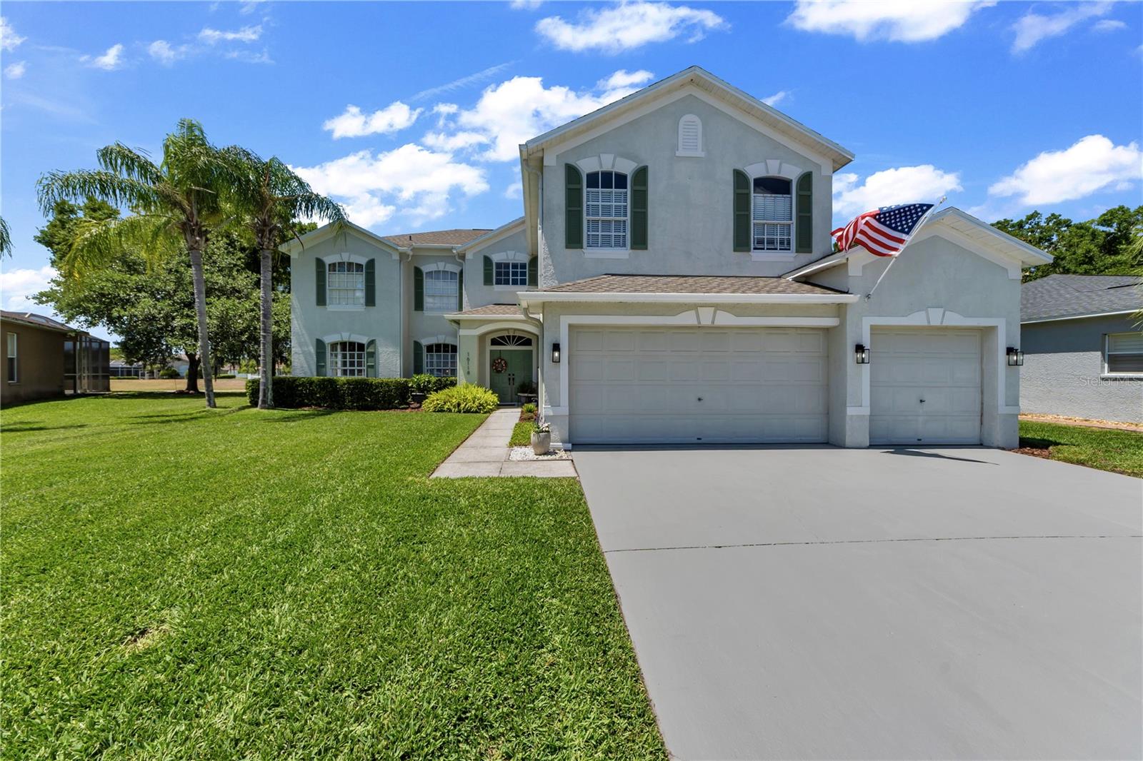 Listing photo id 2 for 16118 Muirfield Drive