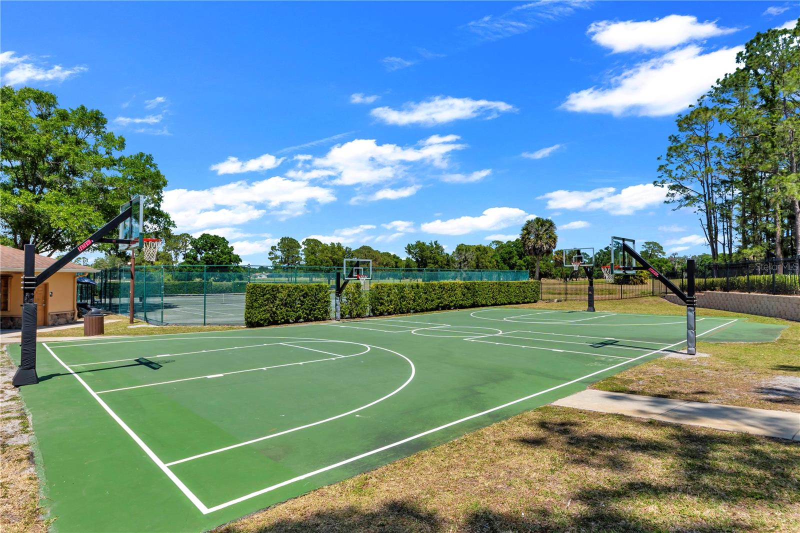 Listing photo id 40 for 16118 Muirfield Drive