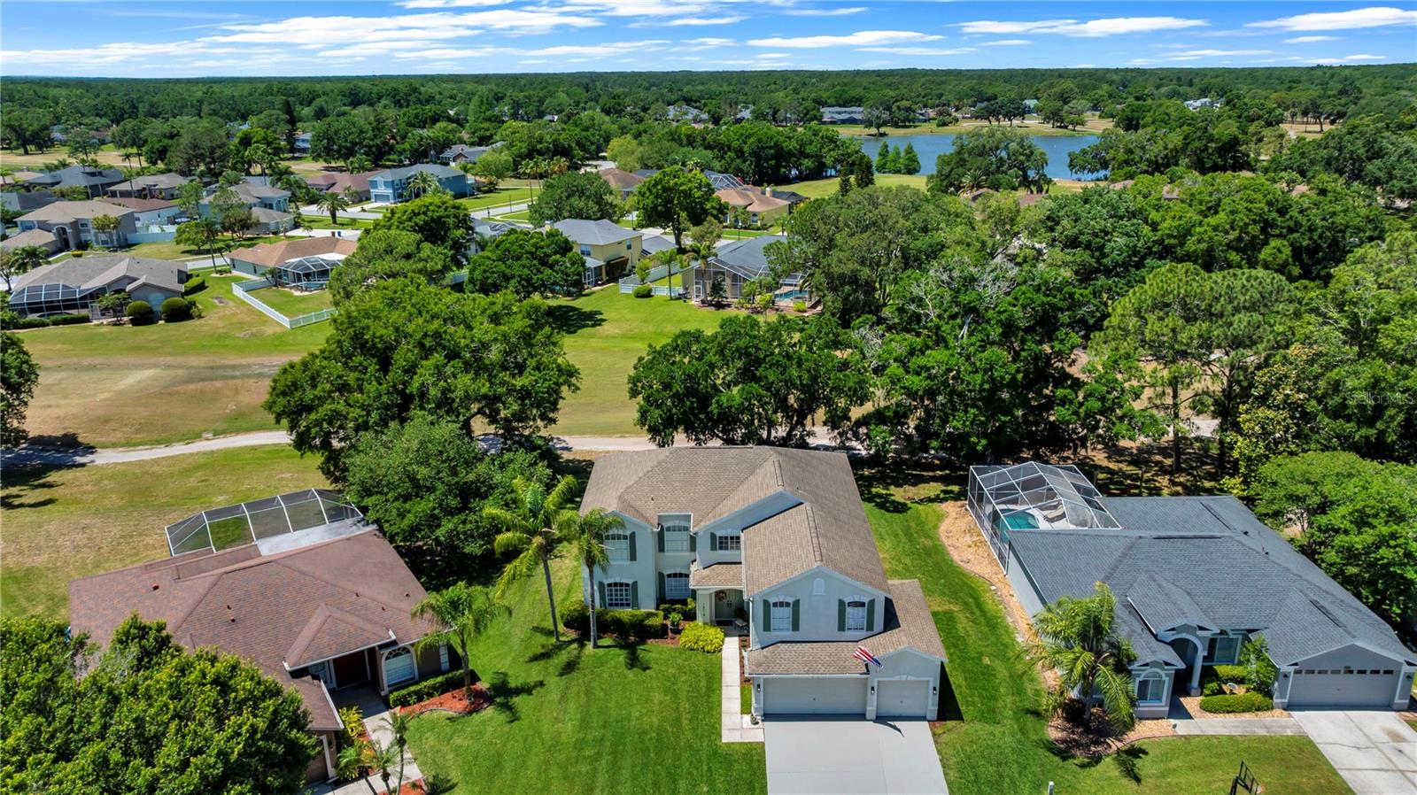 Listing photo id 3 for 16118 Muirfield Drive