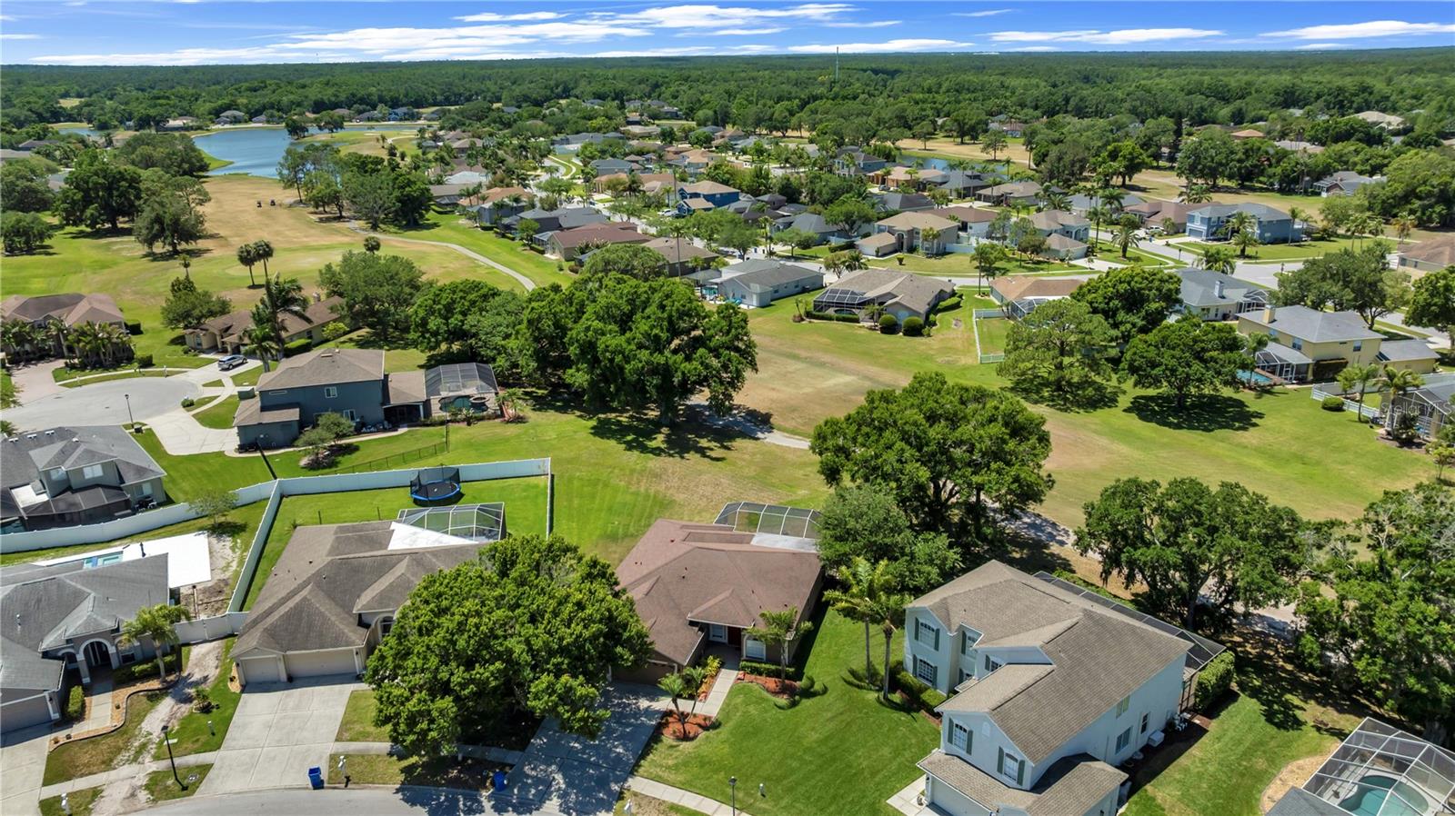 Listing photo id 4 for 16118 Muirfield Drive