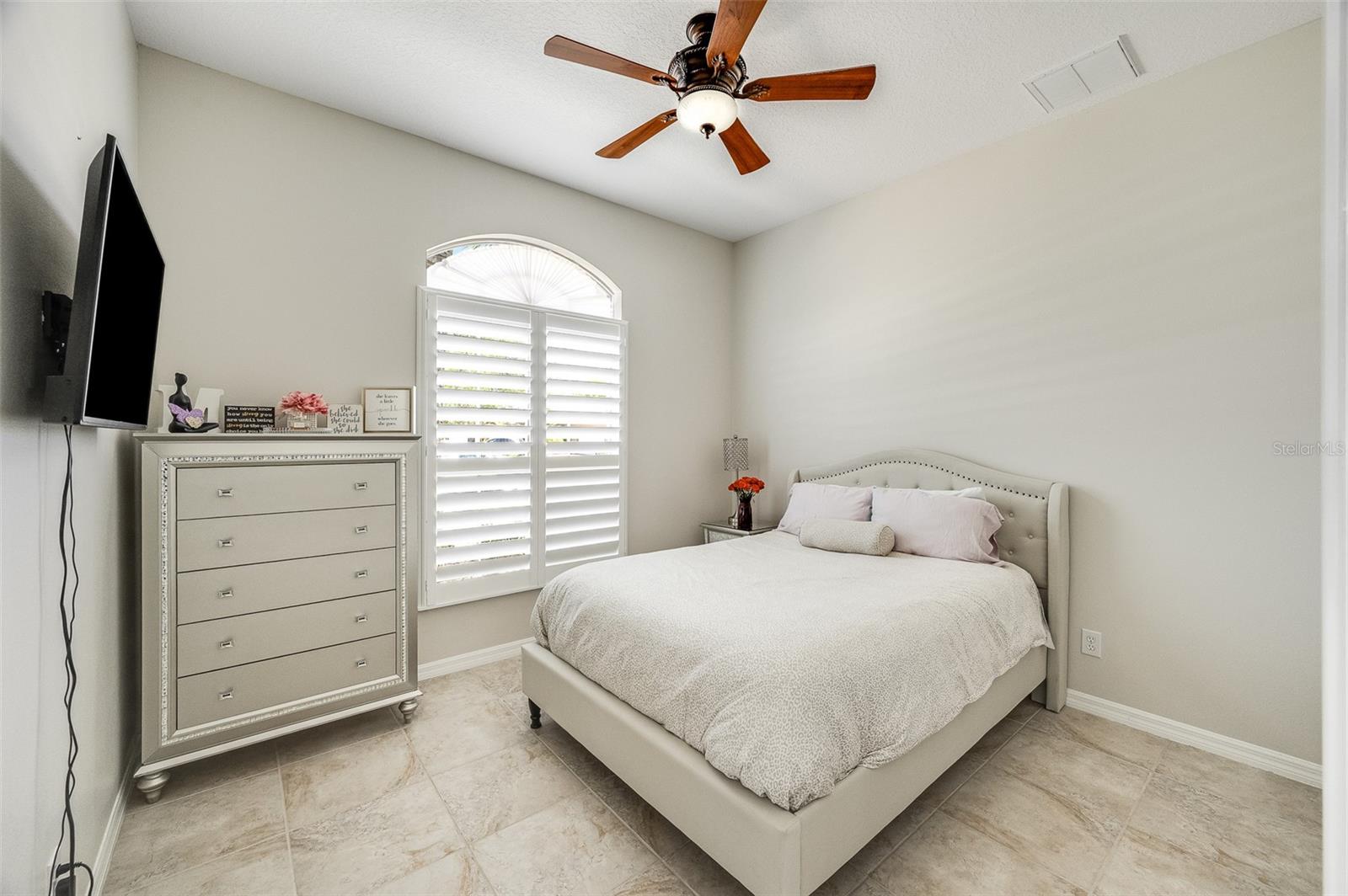 Image 18 of 83 For 230 Ridgemont Circle