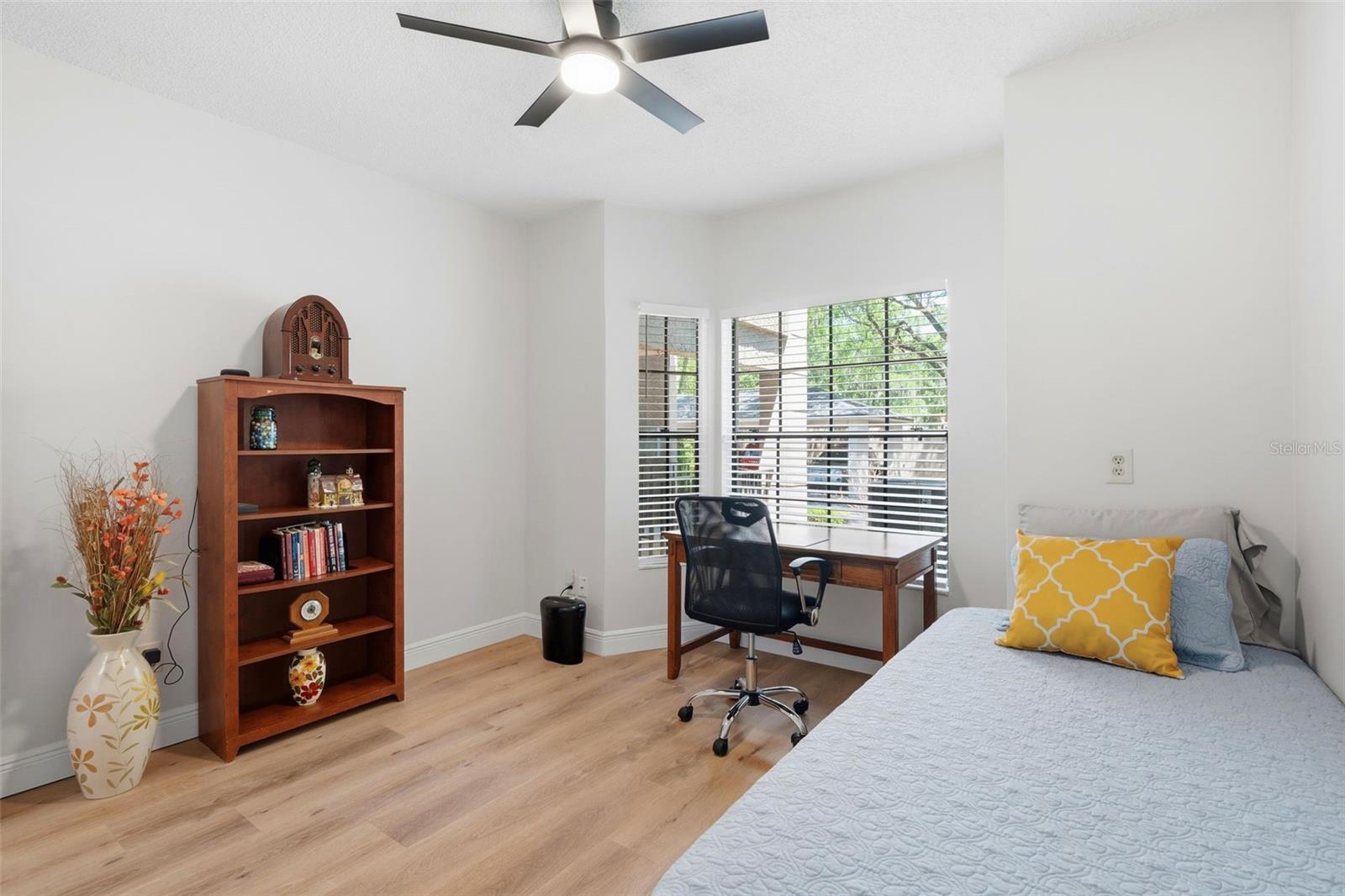 Image 13 of 28 For 1055 Kensington Park Drive 808