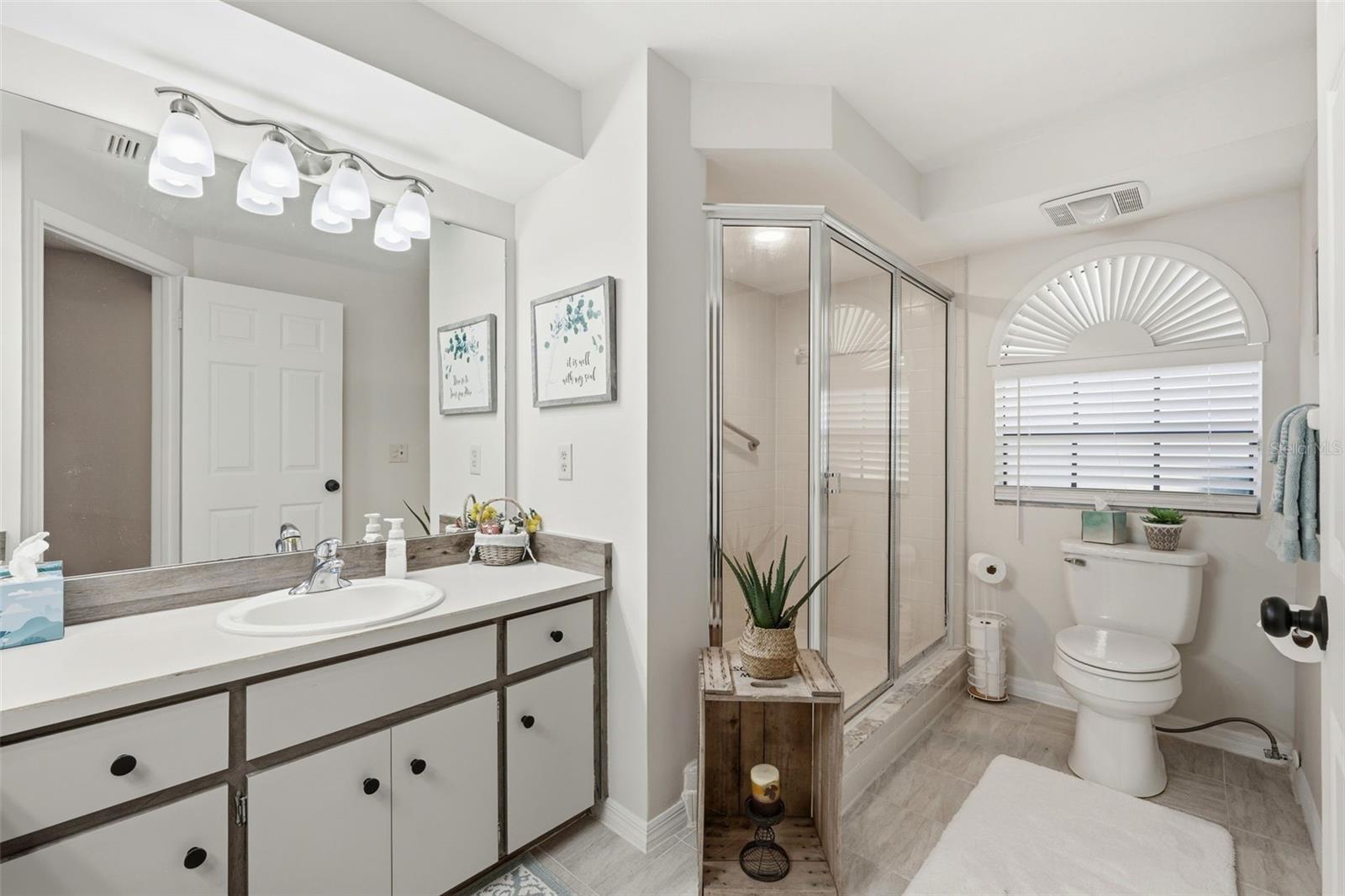 Image 17 of 28 For 1055 Kensington Park Drive 808