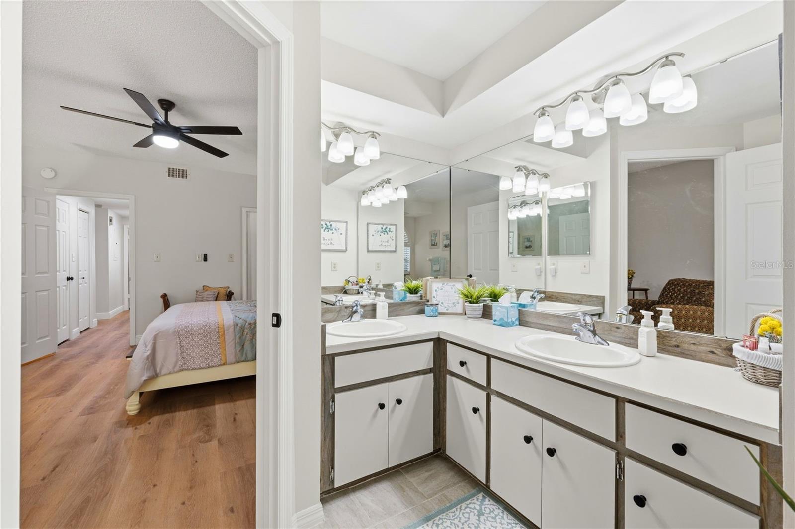 Image 18 of 28 For 1055 Kensington Park Drive 808