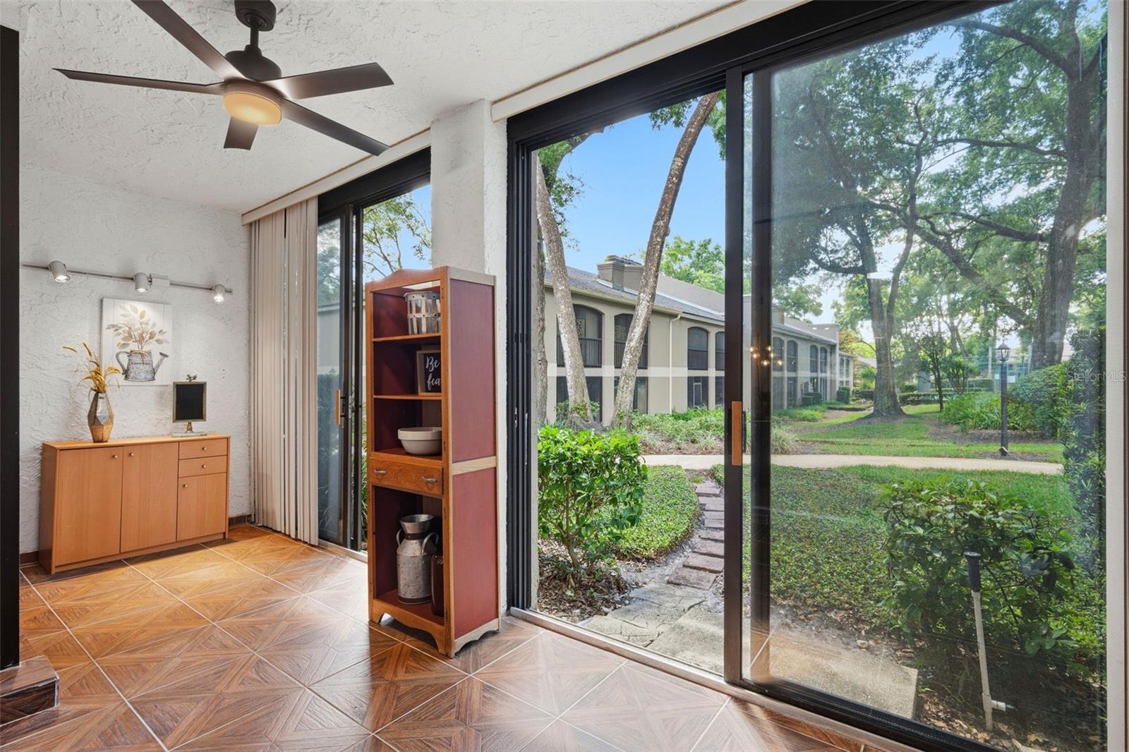 Image 21 of 28 For 1055 Kensington Park Drive 808